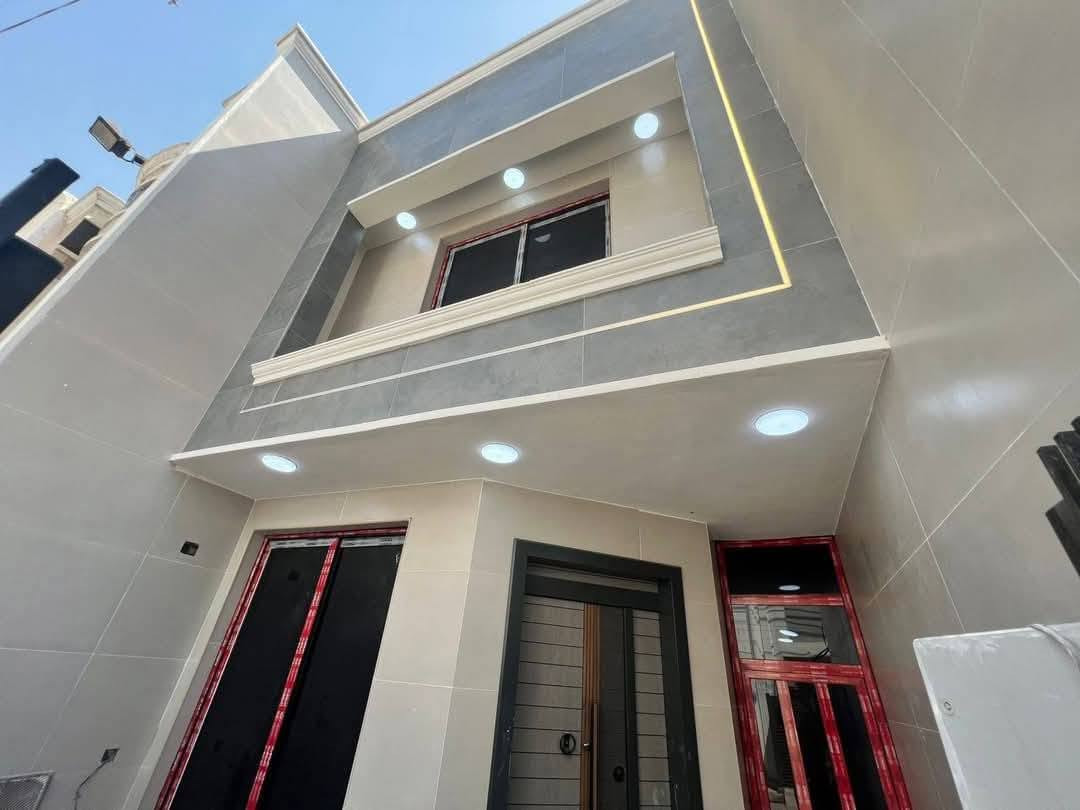 🏡 بيت للبيع في حي الجهاد – موقع راقٍ ومميز 🏡 زيرووو  🌤🏡
🛑 الواجهة: 5 متر– النزال: 20

🔹 المساحة: 100متر
🔹 المواصفات:
✔️ مدخلين
✔️ 3 غرف نوم واسعة تناسب العائلة
✔️ مطبخ عملي وحديث
✔️ صحيات عدد 2 بتصميم عصري
✔️ شرفة بإطلالة رائعة على مساحة خضراء 🌳
✔️ إضاءة طبيعية مثالية طوال اليوم 🌞

📍 الموقع: حي الجهاد – ديوان المخابرات 

💰تريد تعرف السعر اكتب تم او اتصال مناسب ومغري

📞 للتواصل والاستفسار:
📌 مكتب الجوهرة للعقار
📲 ***********
