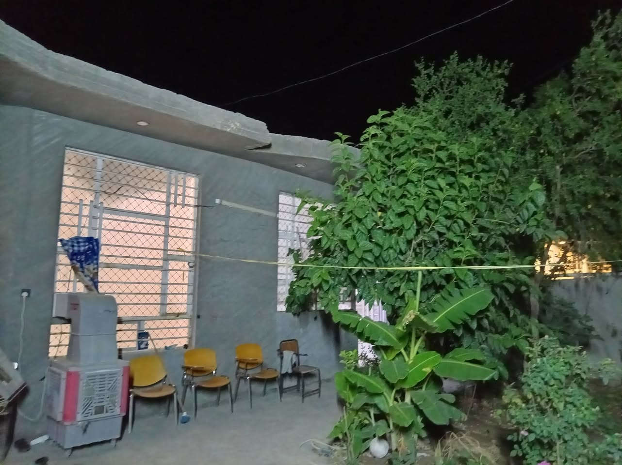 سلام عليكم من رخصت مدير الكروب بيت لبيع مساحه300 العنوان حي الدواغنه قريب عل كنطره لاستفسار ***********
