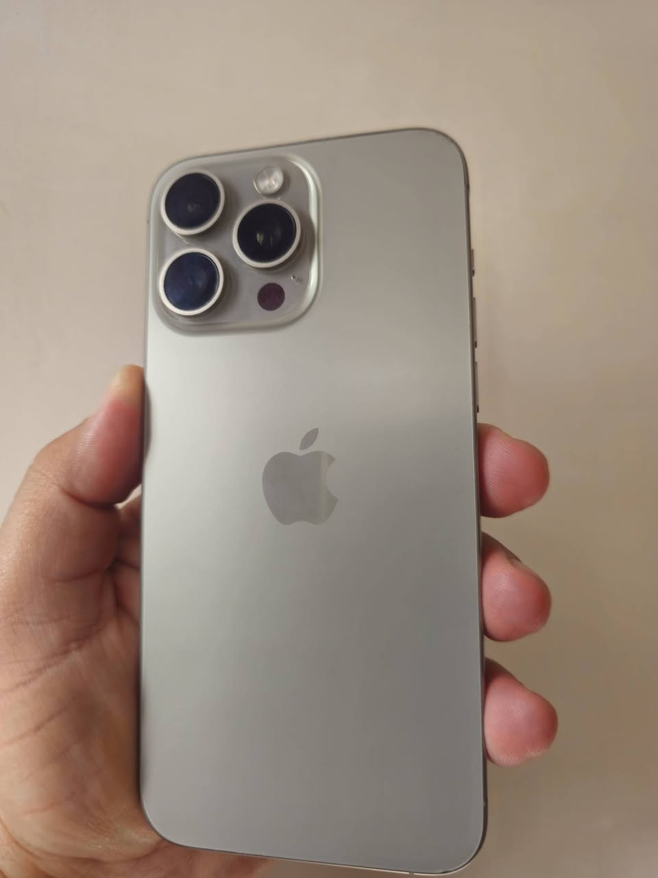 ايفون 15 برو ماكس شرق اوسط ماستر 

الضرر واضح بالصور ما مأثر على اللمس ولا يعلك على

 الفحص بطارية 83‎%‎ ذاكرة 256 عدد دورات الشحن 734  

 مكفول من التبديل و الفتح وتر برو  السعر  625 
 
اتصال فقط ما موجود على نت 

مكاني بابل توصيل ماكو 

***********
