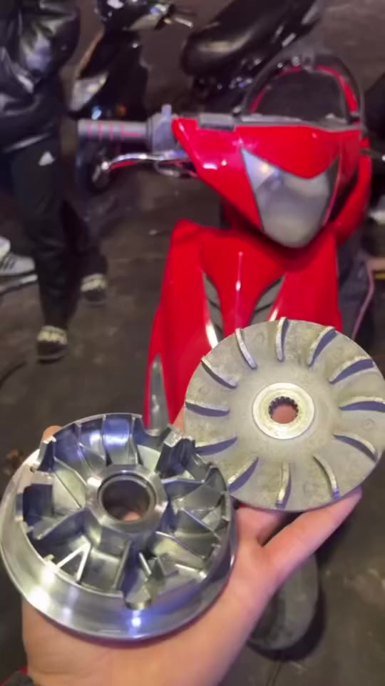 السلام عليكم شباب ماكس مضلع مزوده بيه مكينه 58 دراجه شلعه و معدل فولل بيه تزويد                                        صدر رياضي فضي                                                             وياله رياضي لون ذهبي                                                        دبل خلفي رياضي                                                              بيه صالنصه رياضي حلك عريض واقيه قاربون                                بيه تخم كلجات بس يحتاجله ادامه                                    كابرتر قفاز رياضي.                                                             وبيه فراك رياضي.                                                             وبيه شيال راجع لون ذهبي  رياضي                                     السعر ٧٥٠ وبيه مجال للطيبين                                             مكاني بغداد صليخ ال 600.                                            ملاحضه الدراجه تزويده كله اصلي مو تجاريييييب               ملاحضه ثانيه بيه صوت زنجيل خفيف                                  رقمي واتساب ***********                                      دراجه نكره بكل وقت كهربائيات كله شغاله
