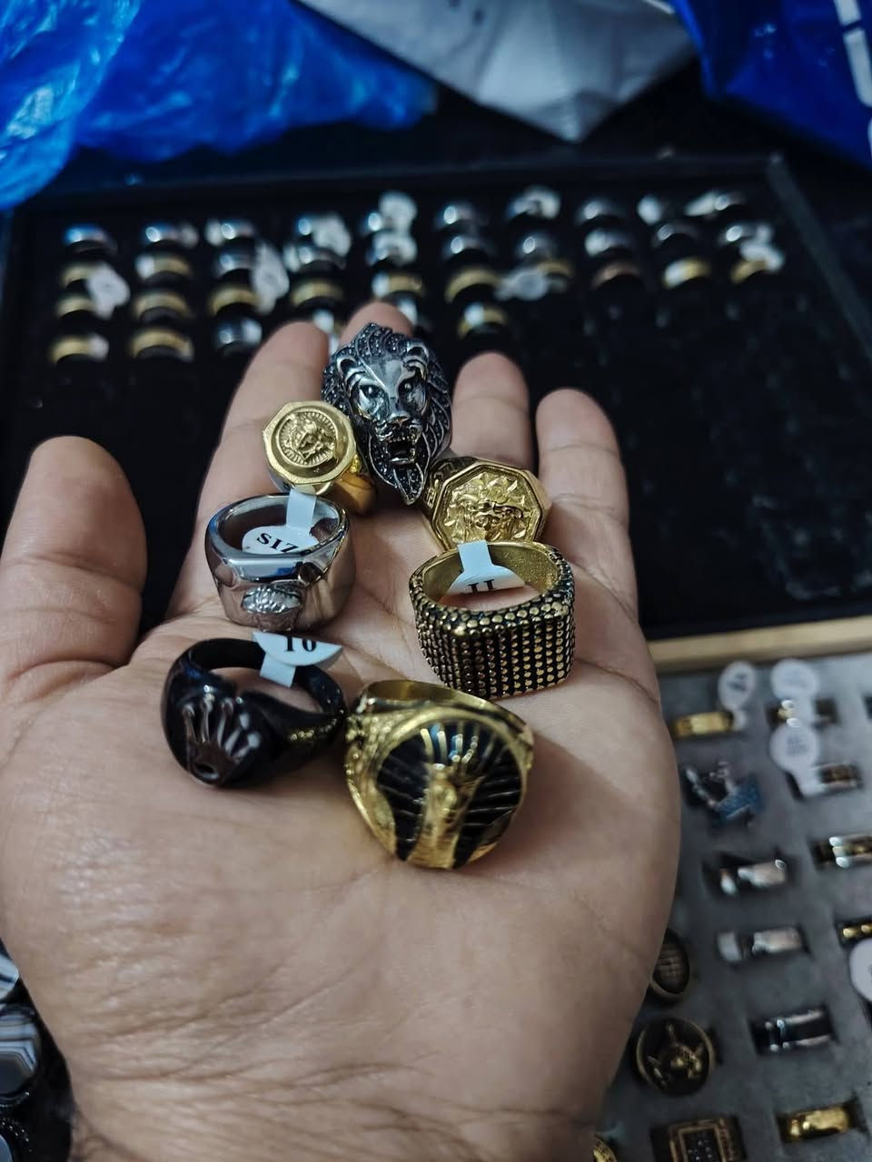 محابس+حلق كله طلاء ثابت  شلعه هنه والطبلات بيهن تقريبا ١٣٠ قطعه ابيع كلهن شلعه


**إذا كنت صاحب هذا الإعلان وتريد حذفه لأي سبب، رجاءا أرسل رسالة إلى الدعم الفني**