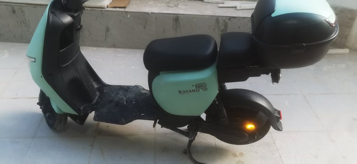 السلام عليكم
دراجة شحن ار الريان راكينك (ام الصندوك او بوليس الصغير)
ملف ١٢٠٠واط
مواصفات
سويج وبصمة تشغيل عن بعد
شاشة اعطال
سرعة ٦٥ الى٧٠ حقيقي ٦٠ بتطبيق ويز
تشتغل ٤او٥او٦ بطاريات
لايت عالي ناصي رماش 
شلعة قوية كلش معروفة بدراجات الريان 
البيع بدون بطاريات   ويوجد بطاريات ليثيوم فوسفات جديد جميع الاحجام
السعر ٣٥٠ الف وبي مجال
مكاني كربلاء 
***********

