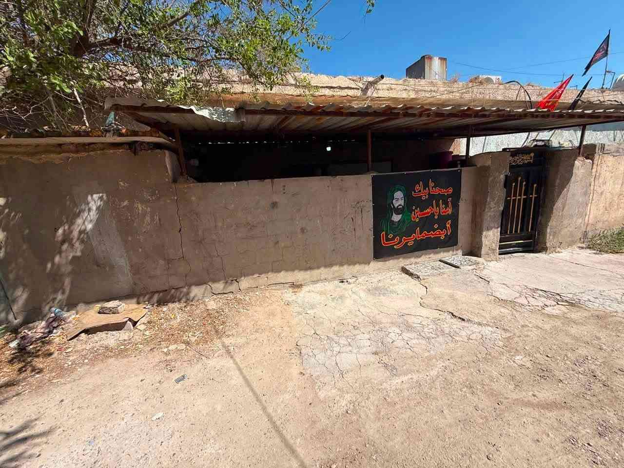 سلام عليكم بيت للبيع مجمع النور السكني تجاوز قرب سريع الشعلة
يحتوي غرفتين كبار وطرمة جبيرة
ومساحة حديقة خلف البيت 
سقف البيت مسلح للاستفسار
خاص او الاتصال على الرقم
***********

