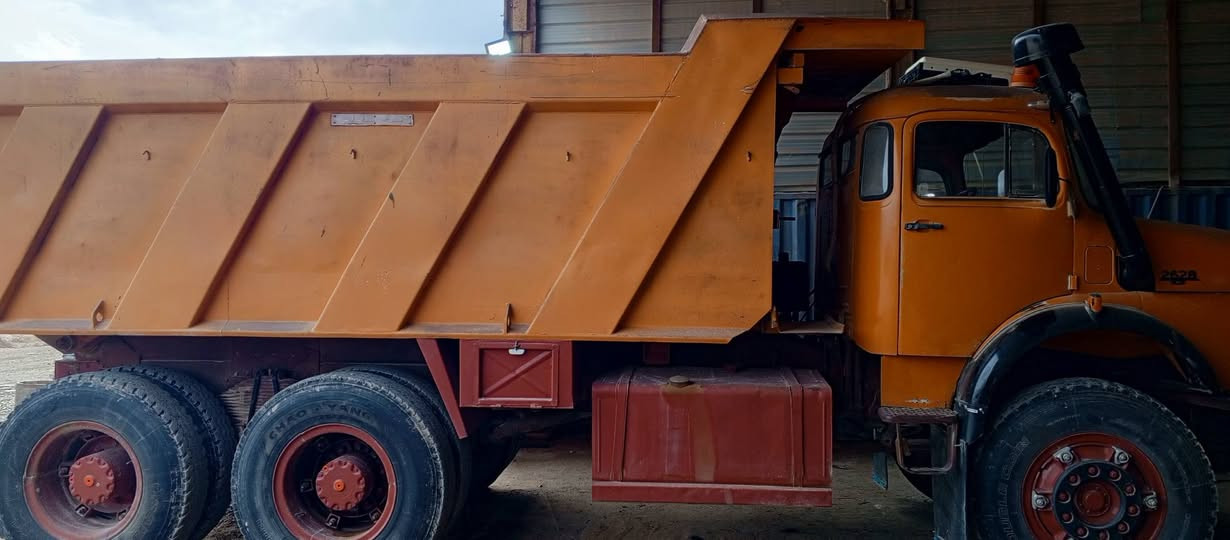 السلام عليكم من سياره قجمه سكس ويل موديل 82 سوبر بلادي  بدي مايلر بلادي شاصي بلادي صبغ بلادي سياره مكفوله كفاله عامه  مكينه مجفته جديد سياره مال جناي  وخير من الله تبريد شغال  سياره جاهزه  رقم نينوى   السعر اتصل على الرقم 
***********
