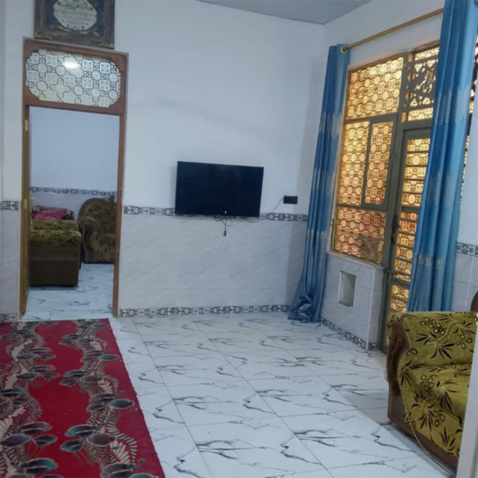 السلام عليكم يوجد بيت لليجار  
بيت 100متر  طابق ونص 
✨ موقع البيت حي النداء  منطقة ال50

سعر الايجار 350
باقي الاستفسارات ***********
