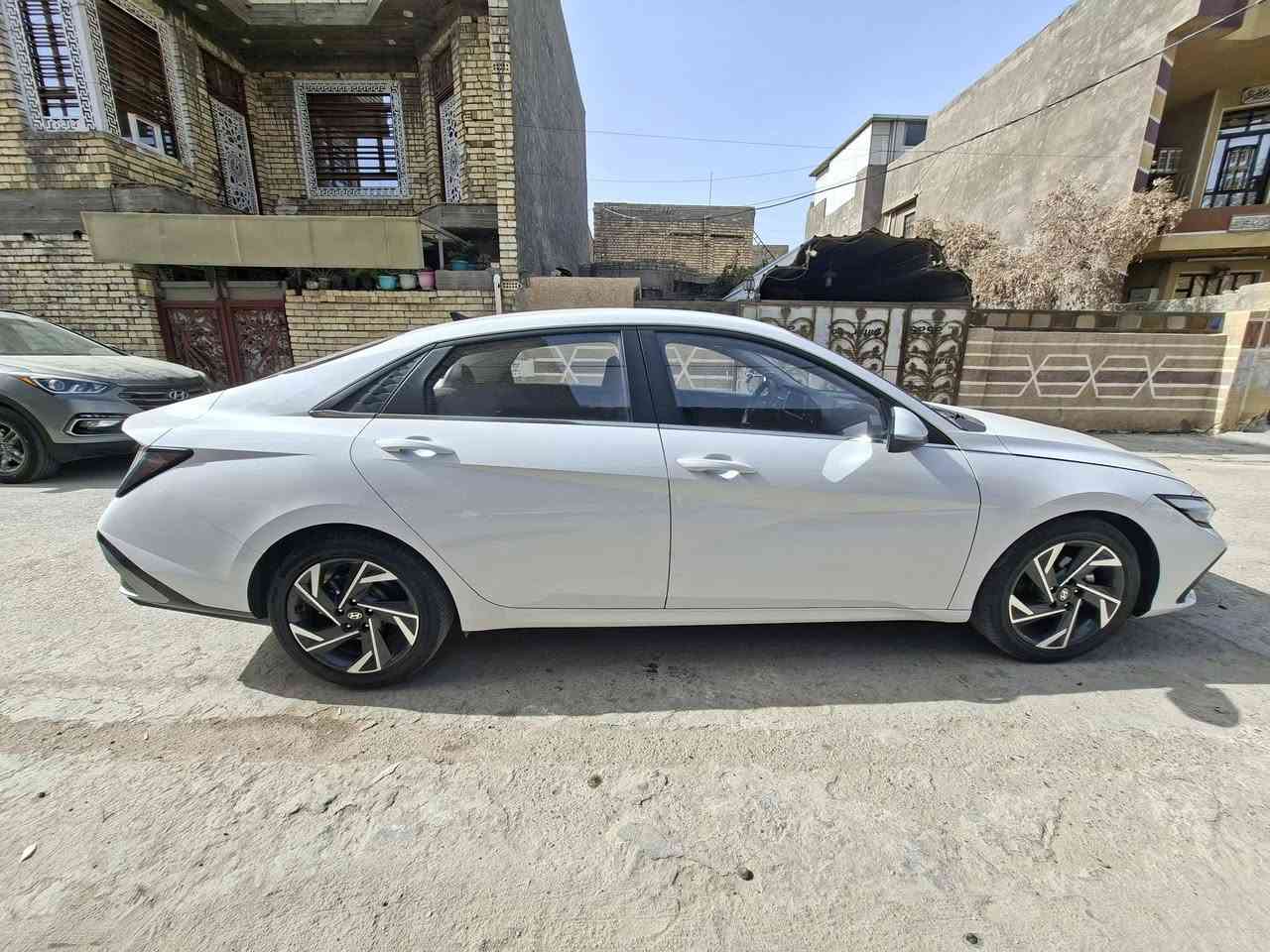 السلام عليكم اخواني عندي النترا تجميع صيني رقم بغداد موديل 2025كفاله عامه من كلشي مواصفات معروفه فول مواصفات استخدام شخصي السيارة على وضع الشركه ماشيه ١٥الف وقابل للزيادة  بسمي تحويل مباشر اريد ب١٥٨ وبيها مجال للشراي عنوان بغداد السيديه هاتف 📱 ***********
