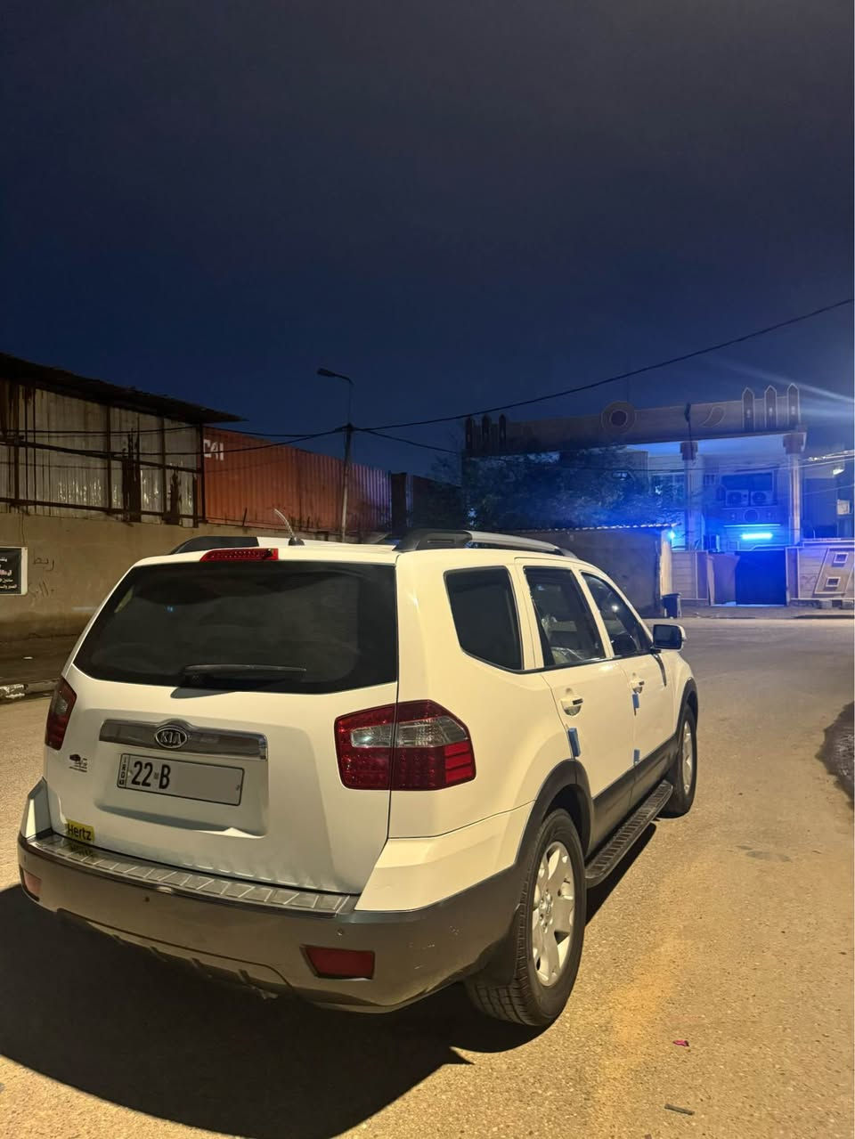 كيا مهافي للبيع موديل 2013 .
كفاله عامه من الضربه والصبغ والتبديل ومكينه وكير كفاله . 
وارد خليجي الممشى 105 الف كيلومتر فقط .
فول مواصفات فتحه 7 راكب ثلاث قطع تبريد 
محرك 3800 6 سلندر 
السياره جاهزه تخم تاير جديد حداديه جديده 
رقم اربيل انكليزي سنويه جديده . 
السعر 158 ورقه وبيها مجال 
رقم الهاتف *********** حياكم الله البصرة, العراق
