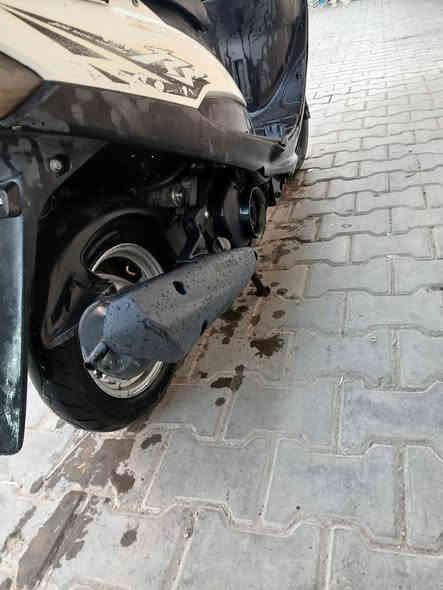 السلام عليكم للبيع ماكس عدله دراجه بلاديه مكينه ناعمه خرسه شلعه ومعدل نكره سلف كهربائيات كلها شغاله تايرات جدد طستها كلش حلوه دراجه كامله ونضيفه  السعر ٥٢٥ العنوان حي القاهره الرقم ***********
