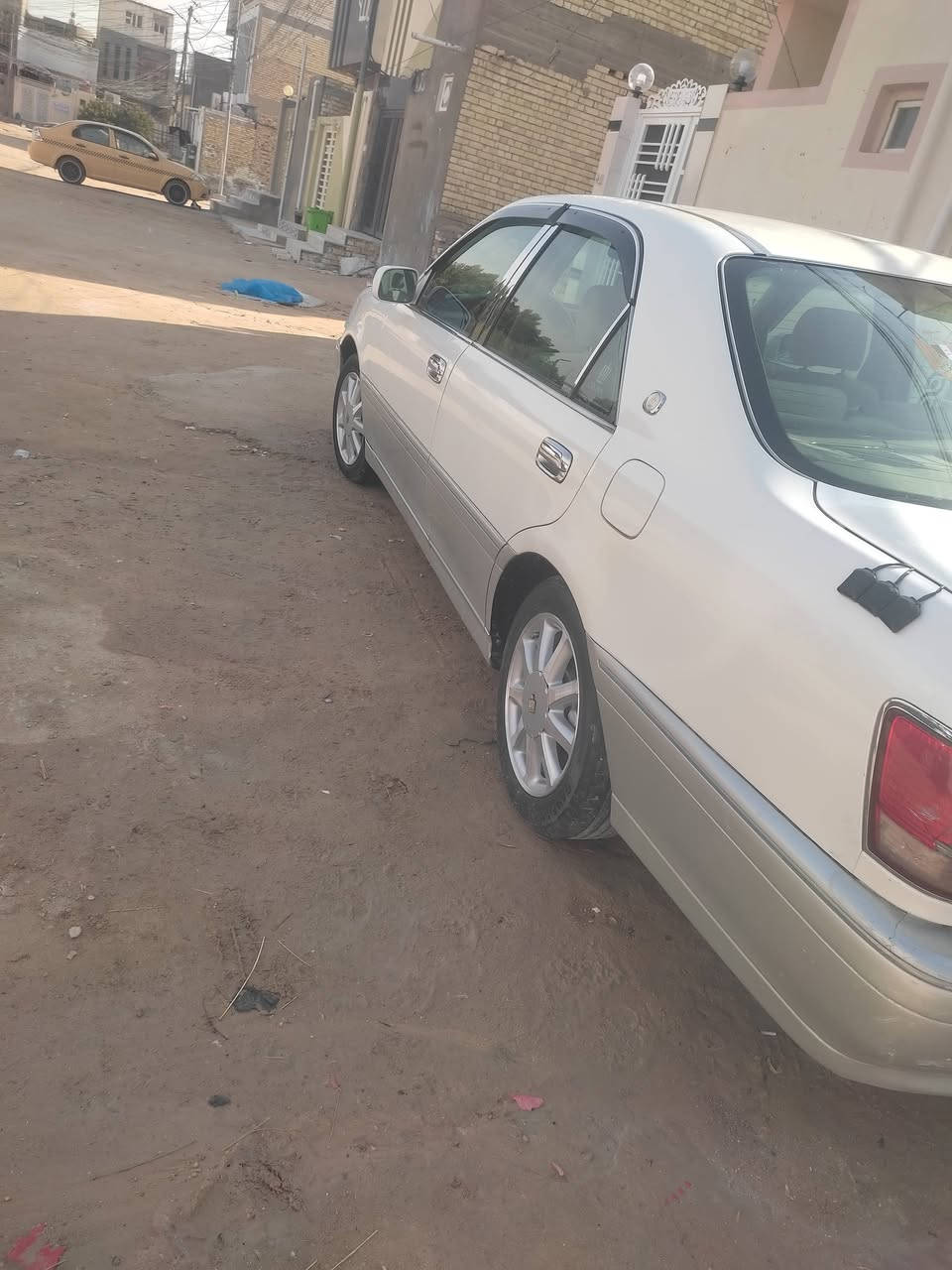 ملكه 4 دكم فول ما عده الفتحه معروفه بلموصفات الربع دكم ديفور الكبير شاصي 175 رقم بغداد مدفوع كمرك وقرصها معمم ع العراق باقيه بس ع رقم السعر 105 وبيها مجال. امراوس بكوري ترهم حسب القناعه. *********** بيه واتساب
