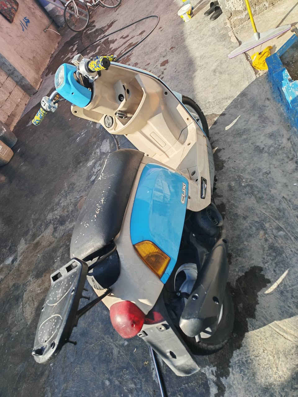 دراجه ماكس بوليس للبيع مكينه مفتوحه وعداد عطلان غير شي كلشي مكفول عارضهه ب 550وبيهه مجال العنوان المعامل رقم ***********
