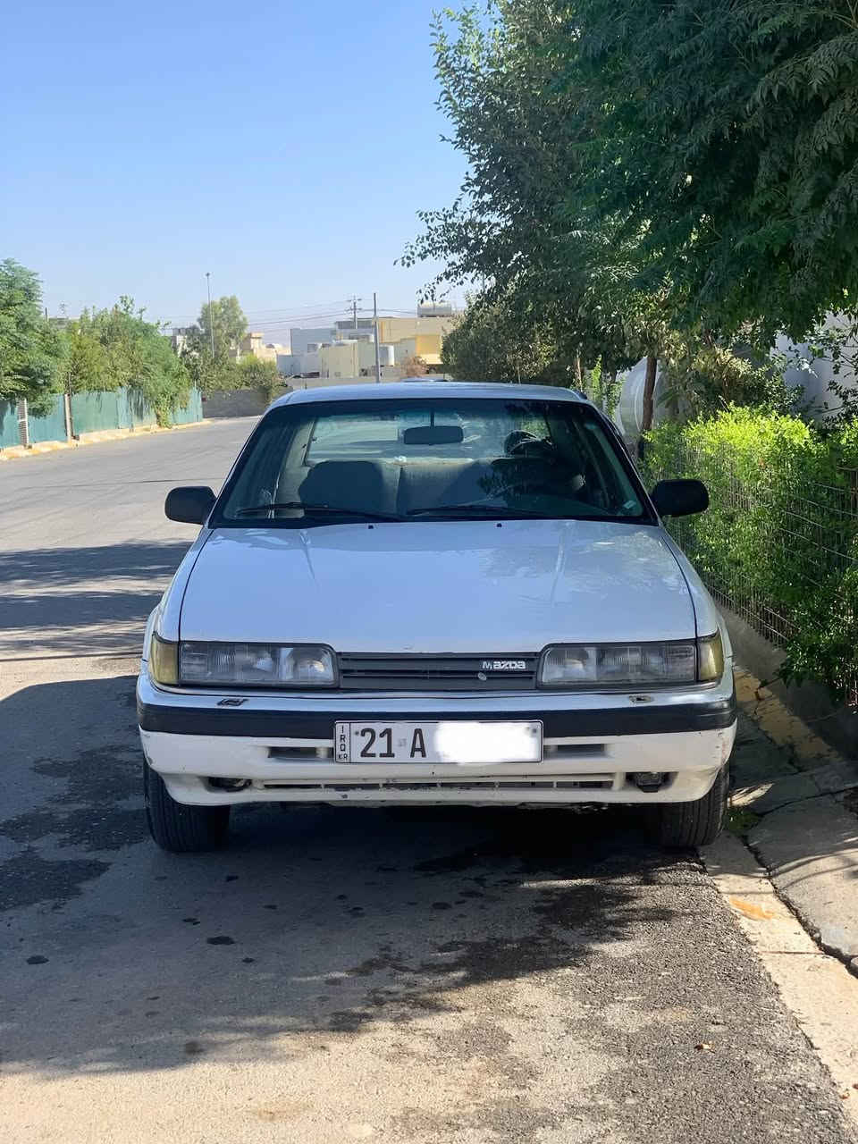 مازدا ١٩٨٧
بەناو خۆمەوەیە رەقەمی مانگێکی ماوە  بەسەر بچێت
کۆبۆنی بەنزینی هەیە
گێڕو مەکینەی بە شەرت
شوێن چەمچەماڵ
***********
سعر ٣٠ گەڵاو مەعمەلەیەکی برایانە
