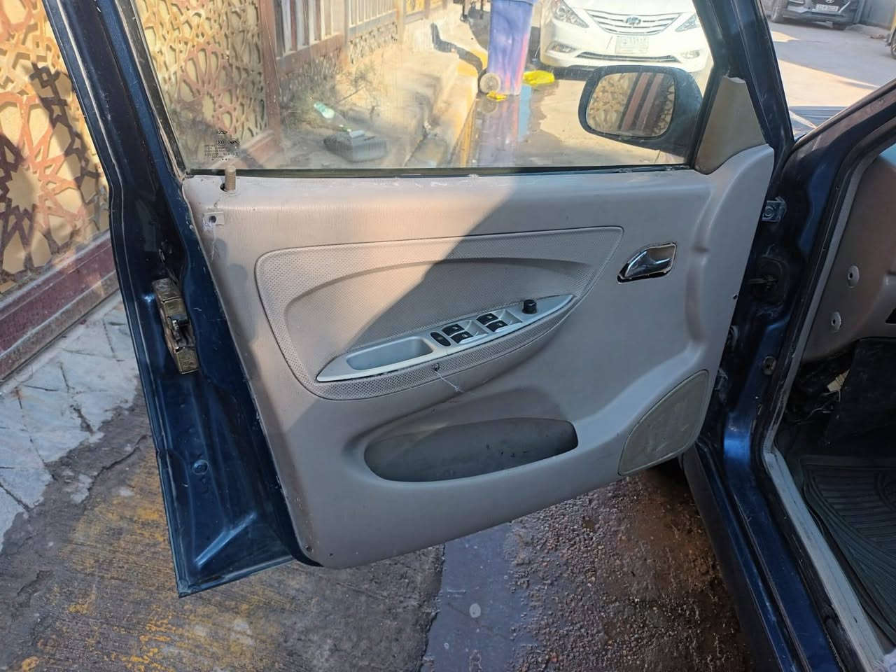 شيري موديل ٢٠١١ مكفول من كير مكينة اوتماتك وتبريدثلج تخم تاير داخل دوشمه وكهربا رقم انكليزي مشروع وطني سعر ٢٥المكان شهداء البياع شارع المضخة الاول *********** * *********** بغداد, العراق
