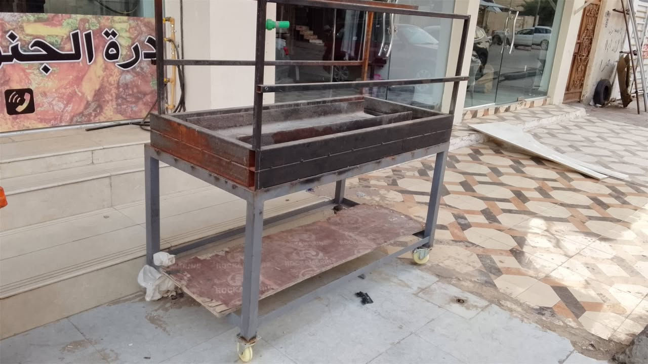 غراض مطعم كامله للبيع مستعملات كلش قليل اللاستفسار ***********
