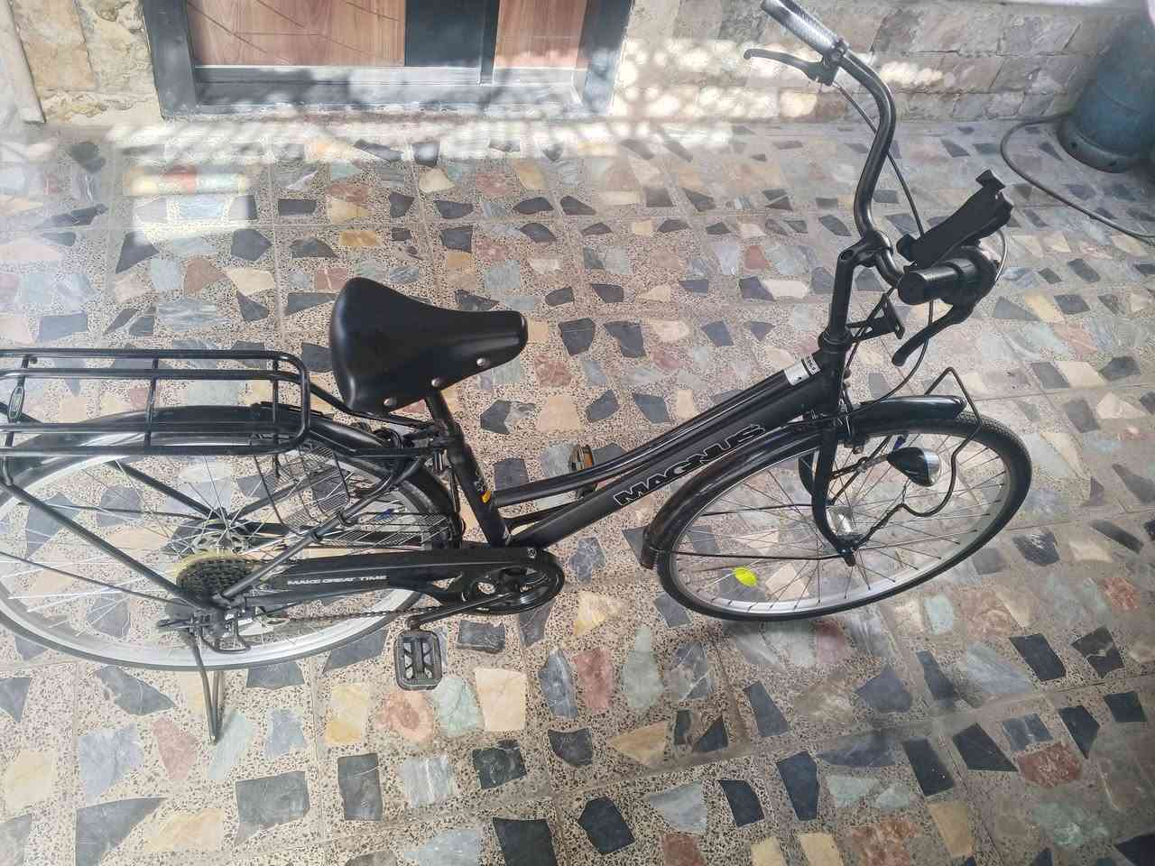 سلام عليكم بايسكل بناتي للبيع حجم 27 مال حاويه مديل 24 مختم كامل مكمل ربع متصرف عليه ابيع بدون غراض مكاني بغداد شهداء البياع السعر 140 وبي مجال للطيبين للاتصال على *********** متواجد واتساب ومازنجر
