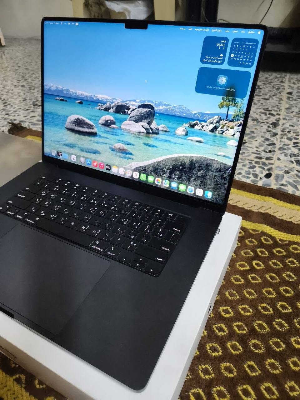 🍏 وحش المونتاج والتصميم 
MacBook Pro 16-inch (M3 Max)
نسخة الشرق الأوسط 

المواصفات  (النسخة الاحترافية):
*******************************
🍏 المعالج: Apple M3 Max الخارق
(14-Core CPU / 30-Core GPU) 
مناسب جدا للمونتاج والثريدي الثقيل
*******************************
🍏 الذاكرة العشوائية (RAM): 
سعة 36 جيجابايت
(تتحمل أثقل برامج الجرافيكس والـ Rendering بدون أي تعليق).
*******************************
🍏 التخزين (SSD): سعة 1 تيرابايت 
فائق السرعة لرفع ونقل البيانات بلحظات.
*******************************
🍏 الشاشة: Liquid Retina XDR 
حجم 16 إنش، 
أنقى وأجمل شاشة ممكن تشوفها بحياتك
بدعم 120Hz ProMotion.
*******************************
حالة الجهاز والبطارية
🔋 صحة البطارية (Battery Health): 95%
(عمر بطارية ممتاز جداً يكفيك عمل متواصل لساعات طويلة).

🔄 عدد دورات الشحن (Cycle Count): 97 دورة شحن فقط! 
(رقم منخفض جداً يدل على قلة الاستخدام).
*******************************
🍏 النظافة: الجهاز نظيف جداً جداً وخالي من أي خدوش أو عيوب مصنعية او اثناء الاستخدام،
كأنك فاتحه من الكارتون هسه.....
*******************************
🍏 مضمون الشحنة عند استلامك
🔂  الجهاز
🔂 شاحنة اصلية 140 واط
🔂 كيبل تايب سي 
🔂 صندوق الجهاز الاصلي
🔂 كڤر حماية للجهاز
🔂 لصقة حماية للشاشة
*******************************
💰 السعر المطلوب: [ 4,000,000 ]
*******************************
🚕  يوجد توصيل لجميع المحافظات..


**إذا كنت صاحب هذا الإعلان وتريد حذفه لأي سبب، رجاءا أرسل رسالة إلى الدعم الفني**