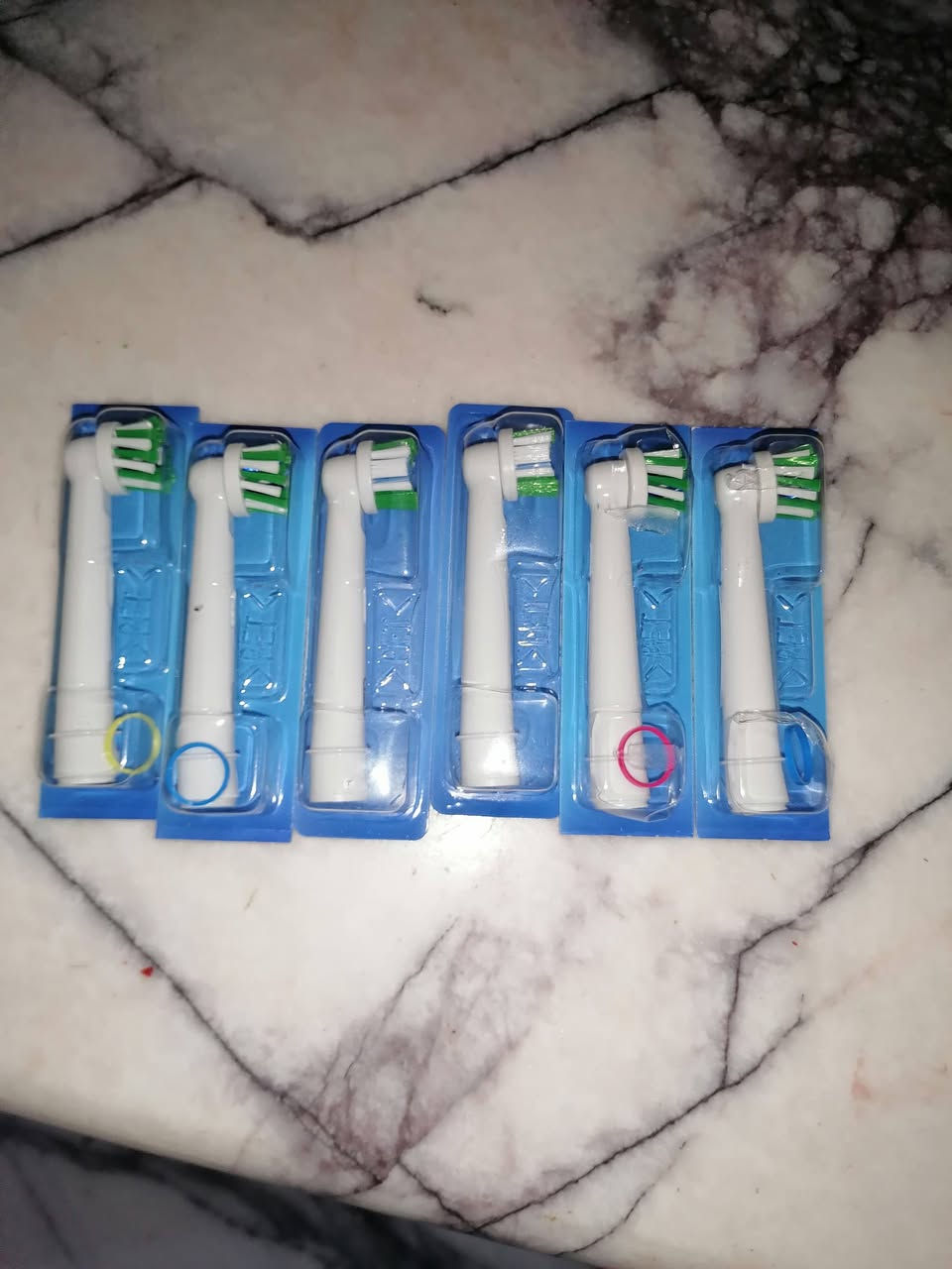 رؤوس فرشاة أسنان كهربائية من ماركة أورال-بي (Oral-B) بتصميم Precision Clean، وتتميز بشعيرات مصممة خصيصًا لإزالة البلاك.تتوفر هذه الرؤوس في عبوات قيمة تحتوي على عدد من القطع، مثل العبوات التي تضم 4 قطع أو عبوات XXL الأكبر حجمًا.تحتوي الرؤوس على تقنية التنظيف المتقدمة لإزالة المزيد من الجير مقارنة بفرشاة الأسنان اليدوية التقليدية.تتميز الشعيرات بمؤشر CleanMaximiser الذي يتغير لونه من الأخضر إلى الأصفر لتنبيهك بوقت استبدال الرأس.سعر القطعة 3الف بس @إشارة


**إذا كنت صاحب هذا الإعلان وتريد حذفه لأي سبب، رجاءا أرسل رسالة إلى الدعم الفني**