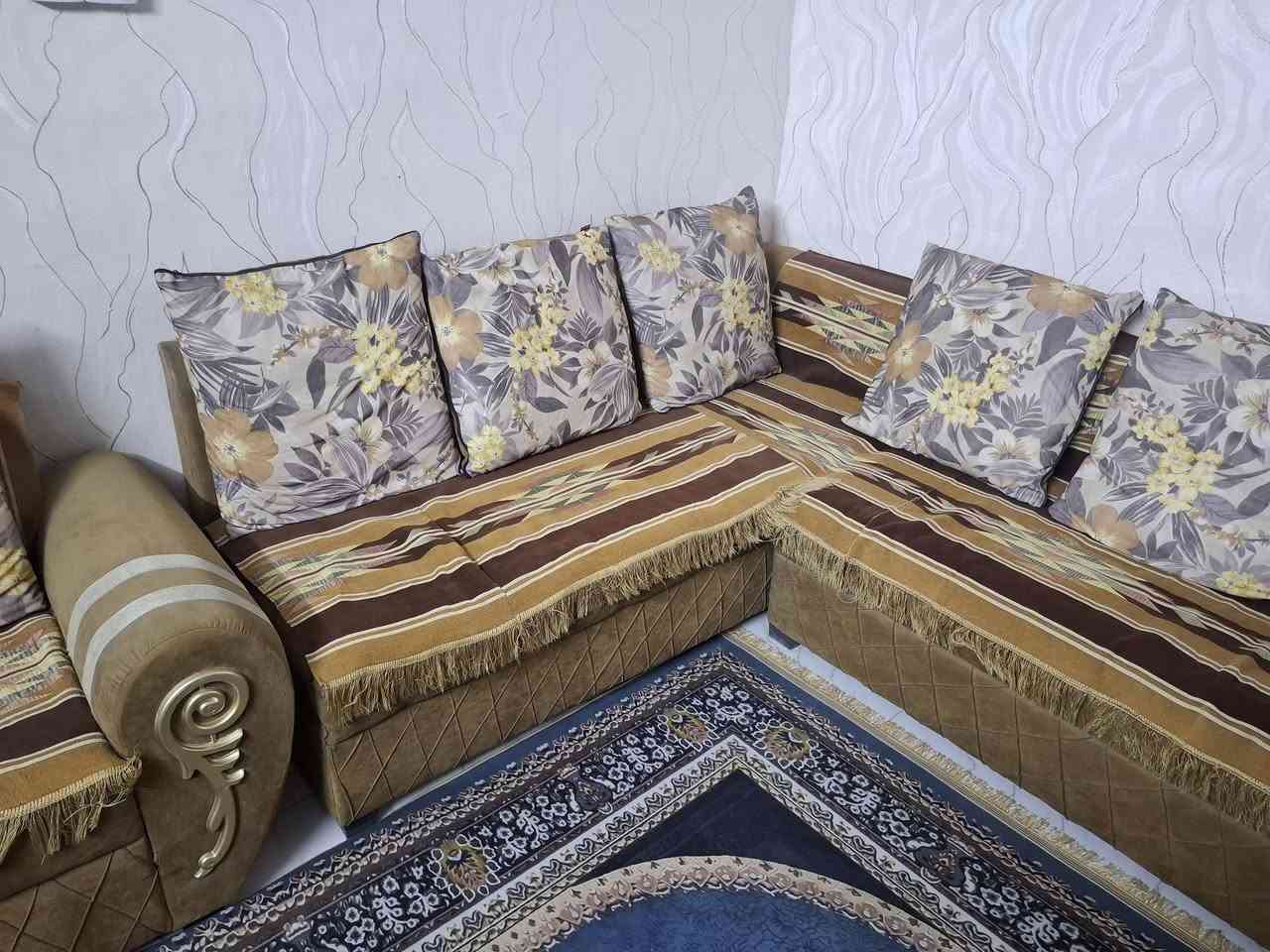 تخم قنفات (ديوان) 3 قطع بحالة ممتازة للبيع 🛋️
التفاصيل:
​النوع: تخم قنفات ديوان (3 قطع: قنفة ثنائية + قطعتين تشكل زاوية أو متصلة).
​الحالة: نظيف جداً، بحالة ممتازة، وخالي من أي كسر أو عيوب.
​الحشوة: إسفنج ضغط عالي (طبي ومريح ما ينزل).
​📐 المقاسات (حسب المخطط المرفق):
​💵 السعر: 250 ألف دينار وبي مجال 
📍 الموقع: بغداد - المشتل.
📞 للتواصل والاستفسار: ***********
