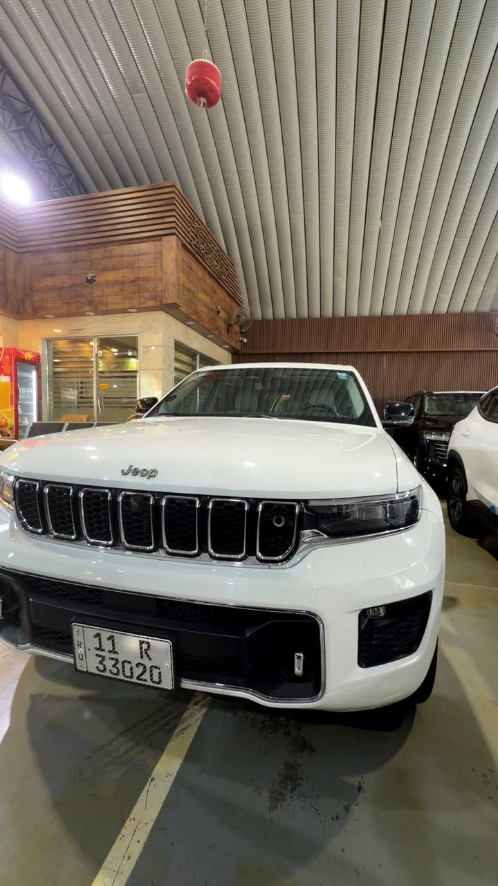 جيب كراند شيروكي اوفرلاند .
الموديل : 2022 . (خليجي) .  مغلفه PPF

المحرك : V6.  3.6L . 

العداد : 23 الف   . 

الضمان : 3 سنوات او 60 الف كيلو متر .

المواصفات :

* دفع رباعي 4x4 . 

* نظام تعليق هوائي (جكات). 

* قيادة ذاتية عند المنعطفات. 

* رادار امامي مع مانع تصادم . 

* نظام الرؤية الليلية. 

* تحذير الخروج عن المسار . 

* مستشعر نوم السائق مع نظام التوقف الآلي 

* تحذير النقطة عمياء ⚠ .

* نظام تحذير عند التقاطعات. 

* نظام تحذير عند تجاوز السرعة المحددة. 

* نظام عرض المعلومات على الزجاج الامامي (HEAD UP DISPLAY) 

* نظام تقليل الضجيج داخل المقصورة. 

* إنارة محيطية. 

* شاحن موبايل وايرلس. 

* تعديل وضعيات مقود السائق كهربائيا. 

* مرايا تعتيم ذاتي. 

* المرايا الجانبية قابلة للطي كهربائيا. 

* نظام الصوت ٩ سماعات Alpine.

* ويل قياس 20 انج .

* سقف بانوراما . 

* شاشه كبيرة 10.1 انج . 

* نظام الخرائط (GPS) .

* عرض خرائط الطريق على لوحة القيادة.

* لوحة القيادة بقياس 10 أنچ. 

* كاميرا محيطية 360 درجة . 

* 4 كاميرات خارجية مع بخاخات ماء للتنظيف. 

* كاميرا للمرأة الداخلية. 

* المصابيح الأمامية زنون .

* كشافات الضباب زنون . 

* دخول ذكي. 

* بصمة على 5 ابواب للدخول الذكي. 

* تشغيل عن بعد .

* الصندوق الخلفيي كهربائي .

* فتح الصندوق الخلفي مع حركة القدم.

* فرش المقصورة الداخلية من الجلد الطبيعي الفاخر .

* اضافات من الخشب الطبيعي للمقصورة الداخلية. 

* ذاكرة لحفظ وضعيات الجلوس للسائق. 

* ذاكرة لحفظ وضعيات الجلوس للراكب.

* مساج للمقاعد الامامية السائق والراكب. 

* المقاعد الأمامية كهربائية .

* المقاعد الأمامية تبريد وتدفئة .

* المقاعد الخلفية تدفئة .

* ستائر للشبابيك الخلفية. 

* انارة داخلية LED متعددة الالوان . 

* حساسات امامية. 

* حساسات خلفية . 

* 5 راكب .

* تدفئة ستيرن . 

* مانع تصادم خلفي .

* بلوتوث تلفون . 

* محدد سرعة . 

* نظام التشغيل والاطفاء الاوتوماتيكي .

* نظام بريك اوتماتيكي .

العنوان _بابل طريق حلة نجف

لغرض الاستفسار :

***********
***********
