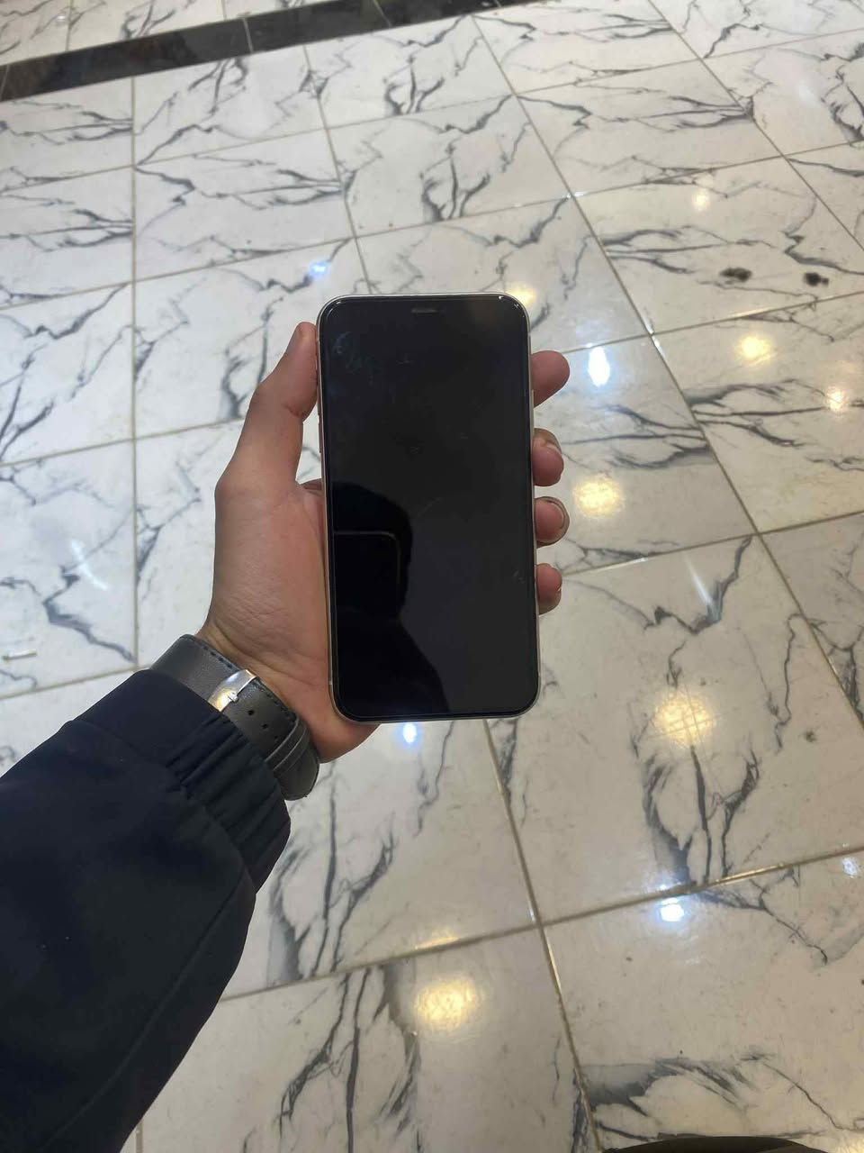 سلام عليكم 
ايفون 11عادي ذاكره 128 بطاريه 94 معلايه جهاز بلادي ماعده بطاريه معلايه شحن اتصال تكنيك مكفولات نضافه 100 ‎%‎ سعر 275 وبي مجال مكاني التاجي 
☎️***********
