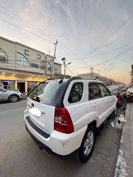 السلام عليكم 
سبورتج 2009خليجي 
السياره بيها صبغ جاملغ خلفي. 
مكينه كير بلاديات شرط برغي مفتوح بيهن. 
تبريد ثلج ⛄️. 
السياره جاهزه من كلشي 
صدر امامي خلفي.    
تخم تاير. 
السياره شرط احله من الصور. 
مكان السياره بغداد. 
السعر 118 وبيها مجال لشراي 
***********. 
ملاحضه. وين ميعجبك تفحص افحص. 
(مكلف بلنشر )
