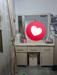 ميز تواليت • جديدة • نظيفة