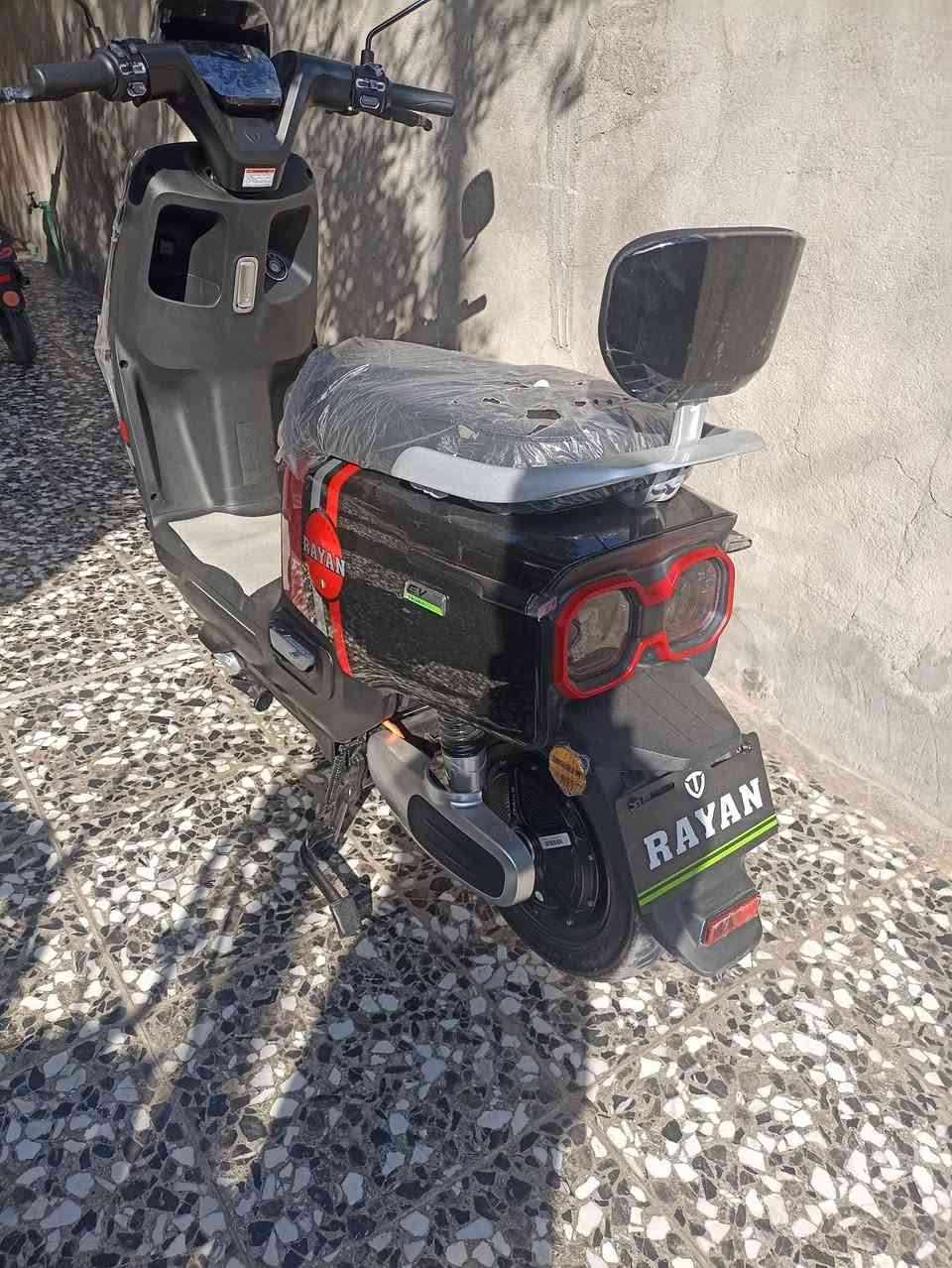 دراجة شحن ماركة الريان ام عيون 6 بطاريات ملف 1200 السرعة 60 فعلي البيع نقد وبالتقسيط ماستر كارد الرافدين فقط السعر 950 المكان اللطيفية حي السلام ***********
