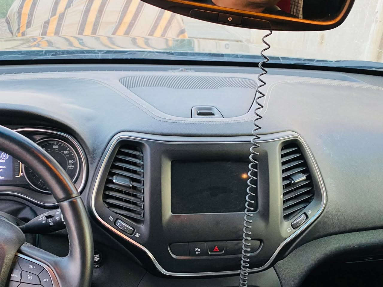 سلام عليكم 
جيب شيروكي (بزون) 2019
لمتدد فول فتحه ١/١
محرك 3200
محرك 6 سلندر  
بصمه 2
فور ويل 4 
صندوق (جنطه)كهرباء (شفط)
وضعيات للتحكم ثلجي+رمال+طبيعي+sport
كشنات جلد 
شاشه حجم 8.4 انچ تدعم  ابل كار بلي 
 
كشنات كهرباء الامامي 
حفض وضعيات 3 لكشن السايق  
لايتات زنون عالي ناصي 
لد نهاري 
ماشيه 130كيلو متر 
ويل كب حجم 18 
حساسات خلفيه 
نقطه عمياء بالمري 
توقف ذاتي عن رجوع 
سايد بريك كهربائي
اشاير بالمري 
بعد بيه هوايه مواصفات ومعروفات بالجيب 
150$ورقه سياره بدون رقم تترقم اي محافظه 
رقم تليفون
***********
