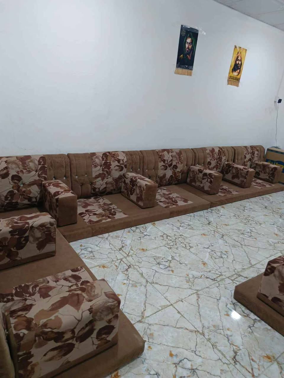 كعده عربيه ١٢ متر 
قويه كلششش وماتنزل بيهة ضمان 
استخدام قليل 
السعر ٣٠٠ وبيهة مجال 
*********** شط العرب, البصرة
