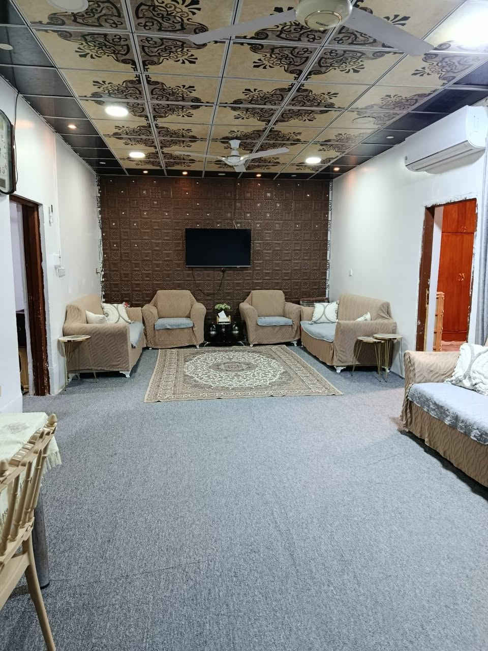 بيت للبيع في منطقة ال حمد نزلة شيخ سامي المساحة 200 م يتكون من استقبال ومطبخ وصاله وغرفه يبعد عن الشارع العام ٥ دقائق
السعر 40 مليون وبي مجال للاستفسار الاتصال على الرقم

***********
