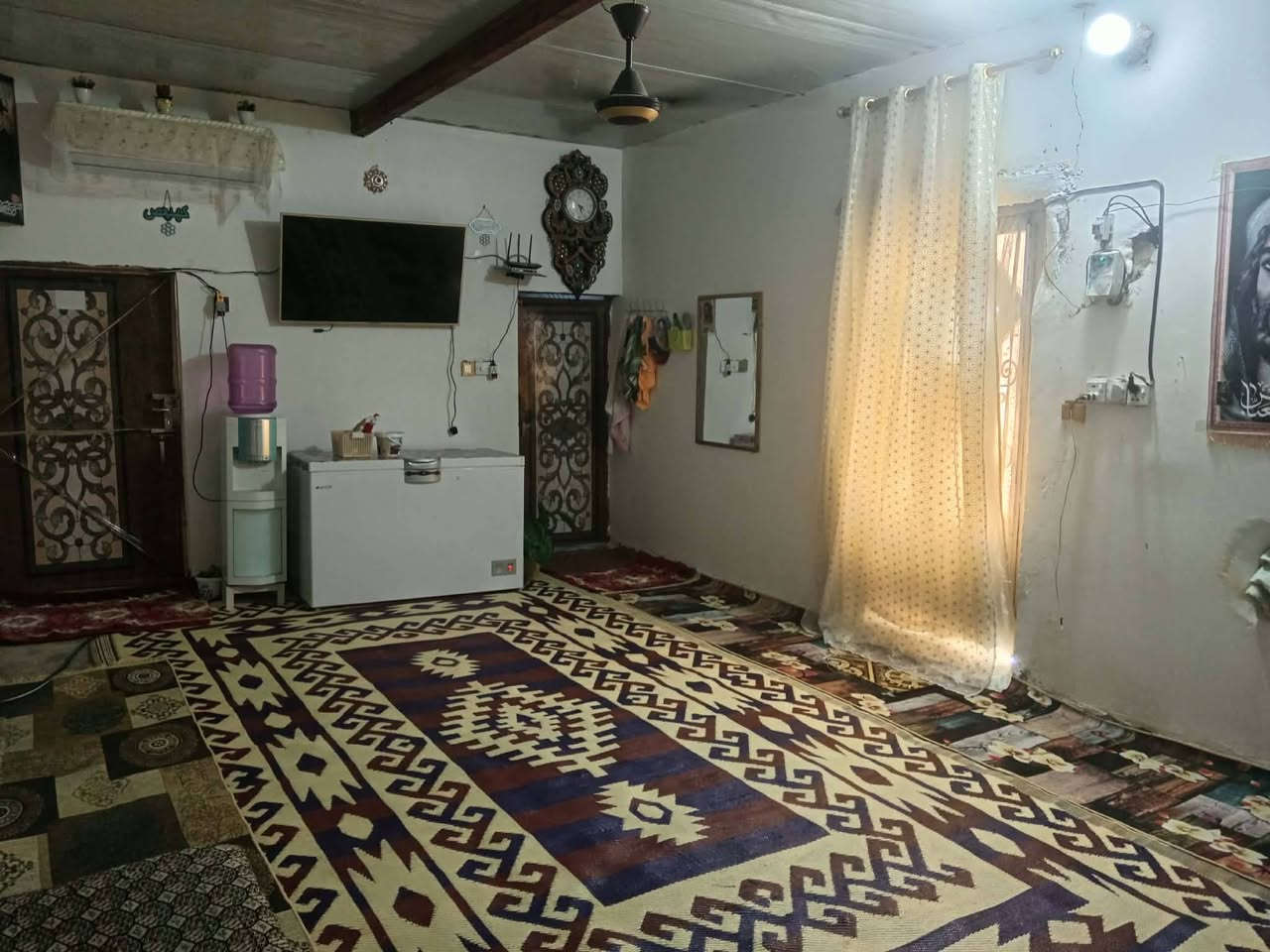 الكوت :
بيت مساحته 200م في شارع النفط قرب بيت جليب طابق واحد متكون من غرفتين وصاله وصحيات وخوش والاستقبال والمطبخ فقط مدكوكلهن بتلو ما كاملات البناء بلوك والسقف سندويج خدمات متوفره قريب على التبليط زراعي بقية التفاصيل يم صاحبه السعر 17 مليون وبيه مجال .


**إذا كنت صاحب هذا الإعلان وتريد حذفه لأي سبب، رجاءا أرسل رسالة إلى الدعم الفني**