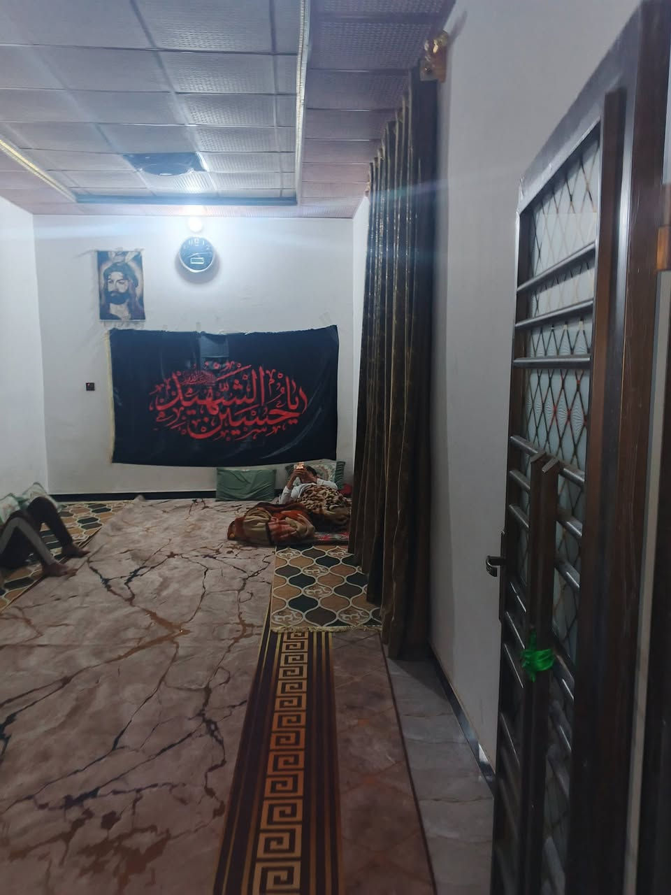 سلام عليكم بيت 100  متر للبيع  سعر مناسب شارع كربله عمود 183 جه ياحسين صوب المواكب،
***********
