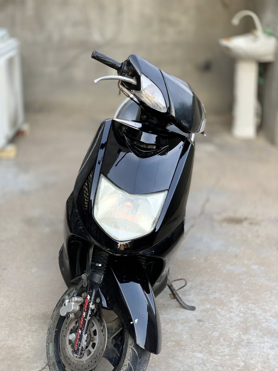 لسلام  عليكم سكنس نثيه 140بلاديه كامله من كلشي كهربائيات كله شغاله سلف هندر دراجه مكينه بلاديه ناعمه شلعه ومعدل السعر 550وبيها مجال 
العنوان جسر ديالى الجديد 
***********
