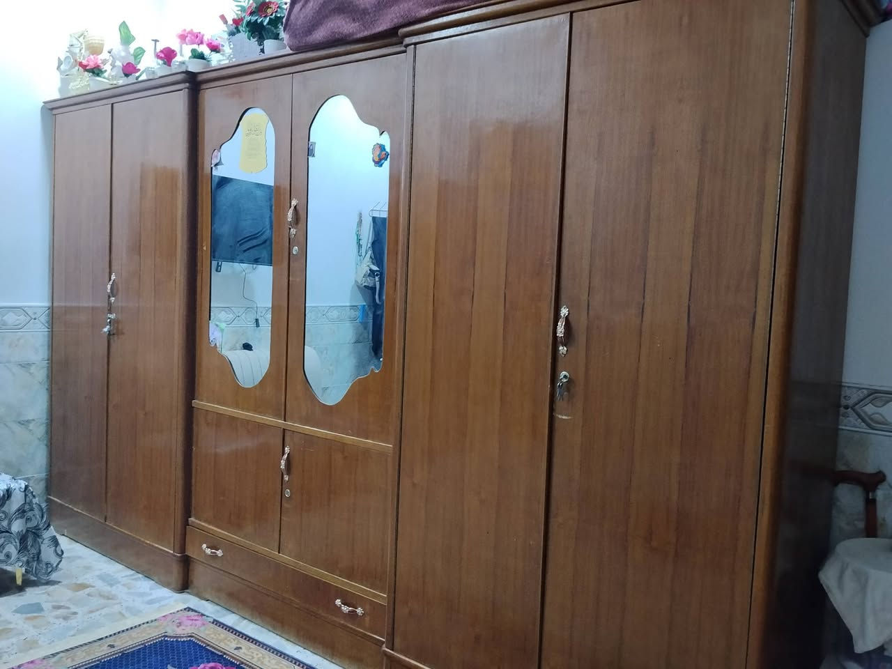 كنتور صاج للبيع ،،
ست بوب طابقين ،،
نظافته مثل مامبين بالفديوا ،،
سعره 900 الف ،،
وبيه مجال للشراي
للاستفسار الاتصال بالرقم ***********
