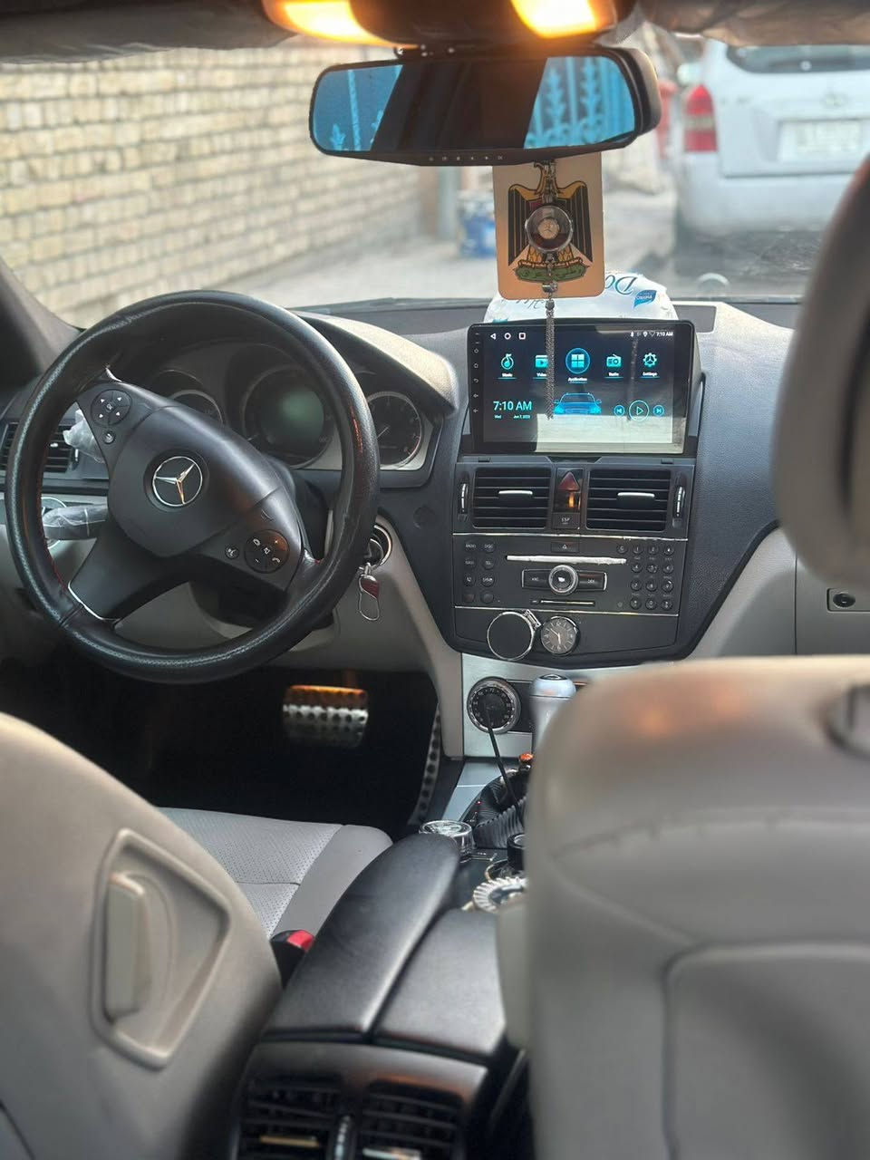 سلام عليكم سياره مارسيدس لبيع او مرواس موديل ٢٠٠٩ سياره فول موصفات بنوراما بصمه أبواب سياره وارد امريكي حادثة جاملغ وربع من الباب مامبدل للإستفسار والاتصال على رقم *********** مكان بغداد الشعله السعر ١٢٥ وبيه مجال
