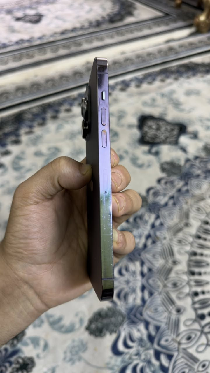 سلام عليكم 
ايفون 14 برو ماكس بي شخوط بسيطه مكفول من التبديل 
بطاريه 78 ذاكره 256
انطي سعرك ***********
📍مكاني بغداد مدينه الصدر
