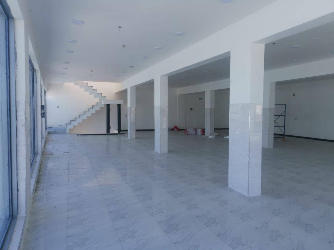 عمارة للايجار مساحته 325م
بيه طابقين القاعه وحده فوك وحده جوه وصطح 

ترهم كلشي مخزن شركه جم  صالون 
كلشي كوفي شركه توصيل 

موقع منطقت الدورة كرارة قرب صيطرة بل بدايه 
وجهك سريع الدورة 

للاستفسار واتساب ***********
