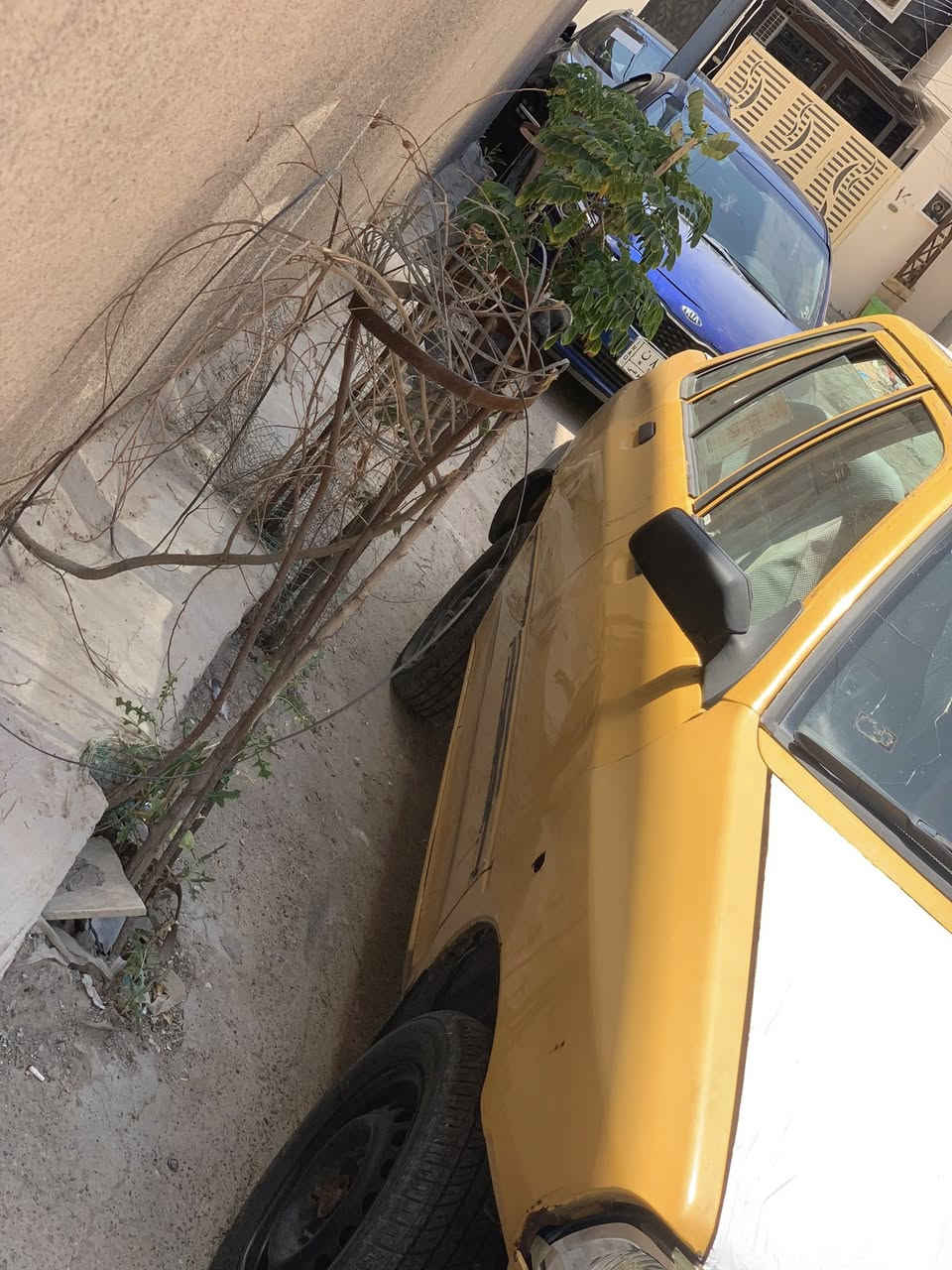 سلام عليكم سايبه ٢٠١٢ سياره اي نقص مابيه سلف جديد كير باتري صدر خلفي امامي بيه خيط بخار خفيف شغاله سياره ابيعلك بدون تحويل اتكفل سرقه وعشاير رايدها12مكانه بغداد***********
