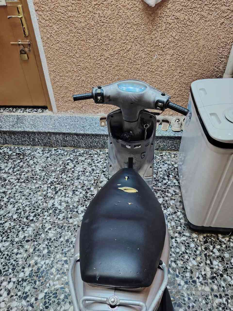 دراجه ماكس للبيع مكاني مدينه الصدر للحميديه رقم الهاتف ***********السعر ٥٠٠ وبيهه مجال حك الجيه
