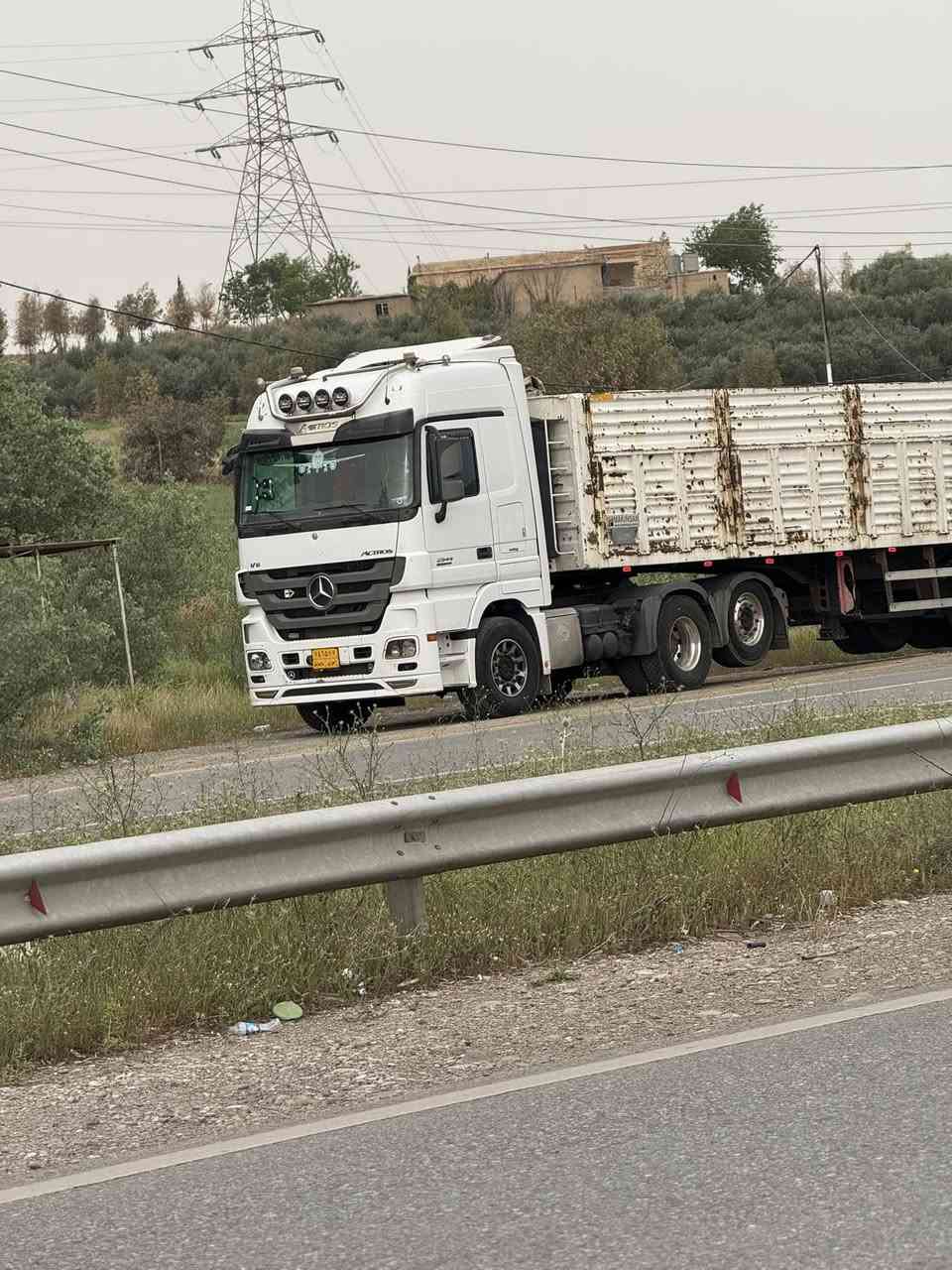 السلام عليكم 
للبيع عربانه فصل وربط سليمانيه
‏تخم تاير ويل كب  كهرباء اصلي 
دنكير 16 
شريط ع الطول 
درع الف لتر 
0773 430 3138
