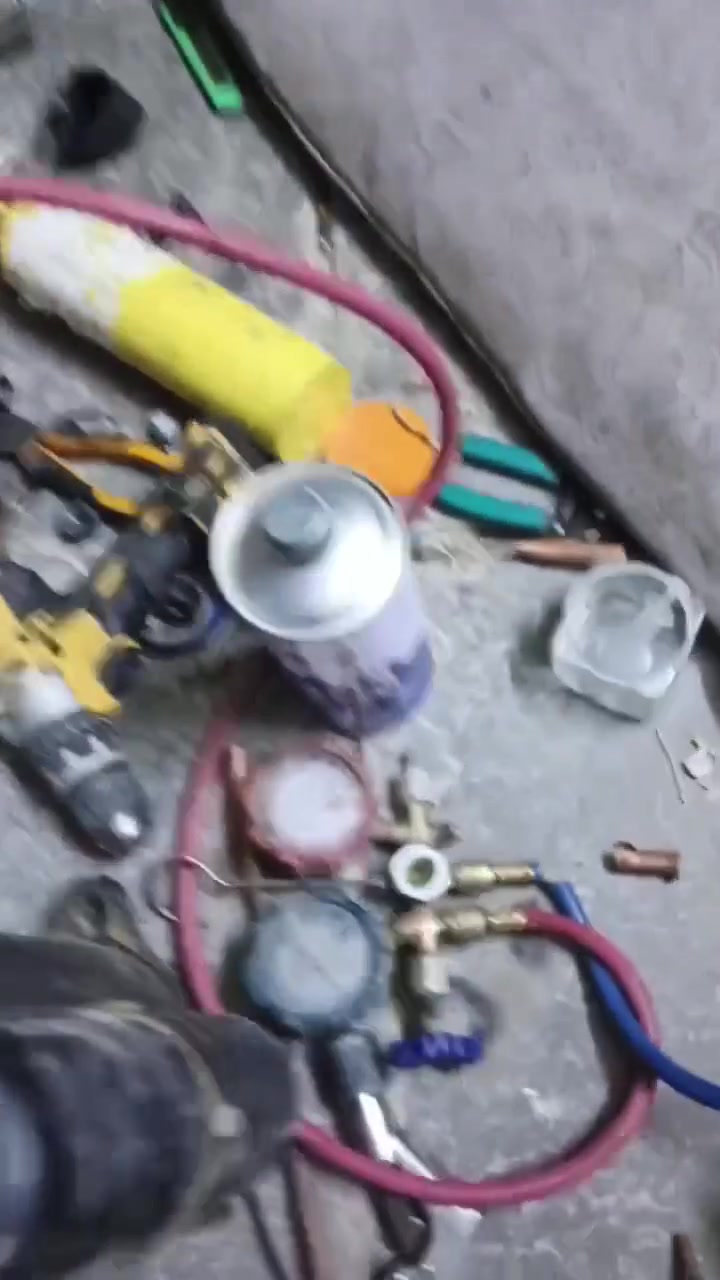 ياالله خير على جميع/اليوم تم تبديل الضاغط او البطل السبلت هاير غاز R22   قبل الشد فحص المبيريه وقبل الحيم الضاغط وغسل المنضومه بل كامل من الوساخ بمادة التوزن  وشده البطل مستبوشي نفس النوعيه الحمد الله شغلنه الجهاز خير من الله 
بسعار مناسبه
عدك اليك عدك بطل ضارب تريد تبدله 
عدك سبلت تنصيب مع ضمان العمل / عمل الفاكيوم 👷

يوجد غسل موقعي وتنزيل  البارد وغسل الحار شحن/الغاز A410/R22 بنواعة
 فتح من مكان الى مكان اخر 
غسل مكيف صيانة
صيانة بي اليك 
تبديل الضاغط 
ماعليك بس الاتصال ونجيك للبيت
بي وقت  العنوان ناصرية مركز  يوجد واتساب /***********

