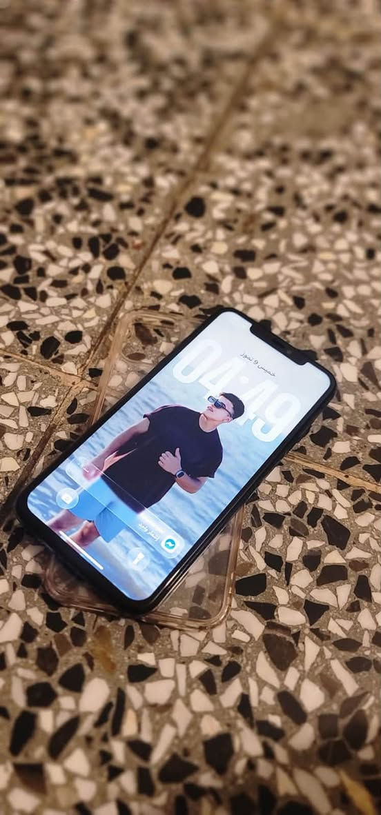 سلام عليكم 
آيفون 11 برو ماكس 
ذاكره 256 
بطاريه 75 
جهاز يخبل وكله شغال مكفول من الزلغ
مبدل شاشه نوعيه اصليه 3 خيارات جهاز جديد بمعنه الكلمه 
مراوس أو بيع 
مكان كوت فلاحيه 
سعره 300 وبي مجال بسيط 
***********واتس اوً اتصال
