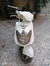 دراجه سكنز فحل كابريتر دراجه مرتبه وحلوه مكينته حلوه مرايات دراجه بلاد...