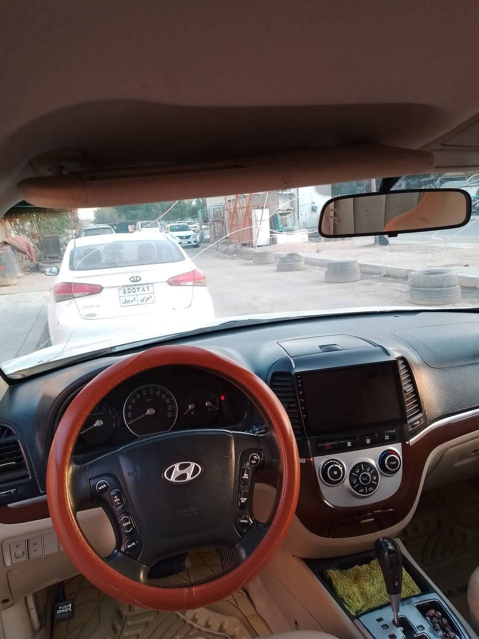 سنتافي موديل 2008 خليجي 
رقم بغداد دولي بسمي
مواصفات تحكم ستيرن مثبت سرعه شاشه كامره
مكينه 2700 بانزين عادي مدك ادواز شرط
 بيه حادث نص باب الصندوك
والبنيد طاير معور شويه القماره 
***********  السعر 120
