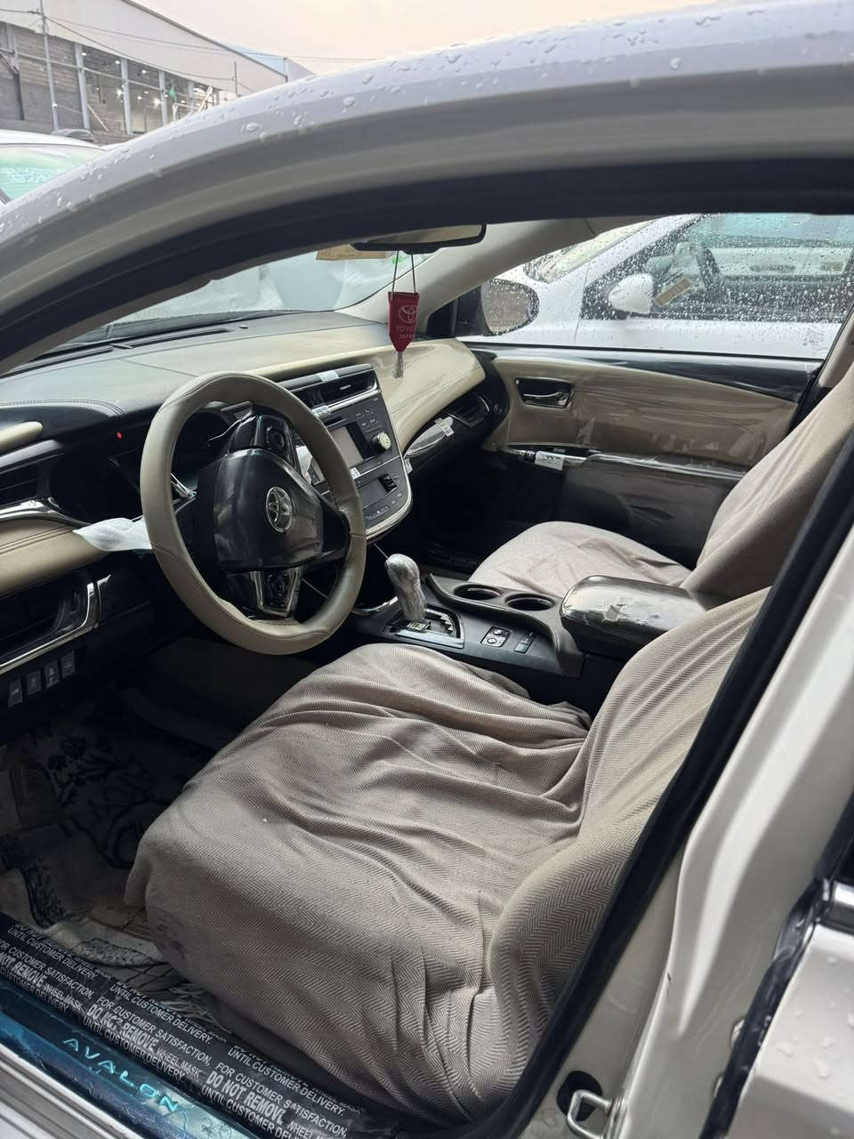 سلام عليكم افلون 2013 خليجي
سياره فول موسفات لامتت كشنات حار وبارد ستيران حار 
سياره جديده رقم سنويه جديد برادت بلديه سلايت شفتت بل ستيرن موصفات لامتت معروفه بيه اهوي مصفات 
سعر سياره 175 وقابله للتفاوض رقم تلفون للستفسار ***********
