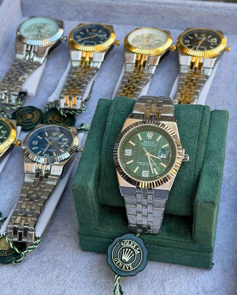 كشختك ما تكتمل إلا بقطعة مميزة! ✨
تعبت من الساعات العادية؟ جبنالك ساعة (Rolex

 Land-Dweller) بنقشة خلية النحل المميزة، تجمع بين الفخامة والجمال.

​✅ تصميم فريد يلفت الأنظار.

​✅ متوفرة بعدة ألوان (أخضر ملكي، أزرق نيلي، أسود فحم، وفضي).

​✅ قفل ومينا وتفاصيل دقيقة.

​السعر: 35  ألف دينار و القطعتين ب60الف 

والتوصيل؟ "مجاني" لكل محافظات العراق! 🚚🇮🇶

​لا تضيع الفرصة، الكمية محدودة. احجز لونك المفضل الآن
***********

https://www.instagram.com/reel/DV9UWsNDMfG/?igsh=ZHVqYXZ5ejJjenpr
