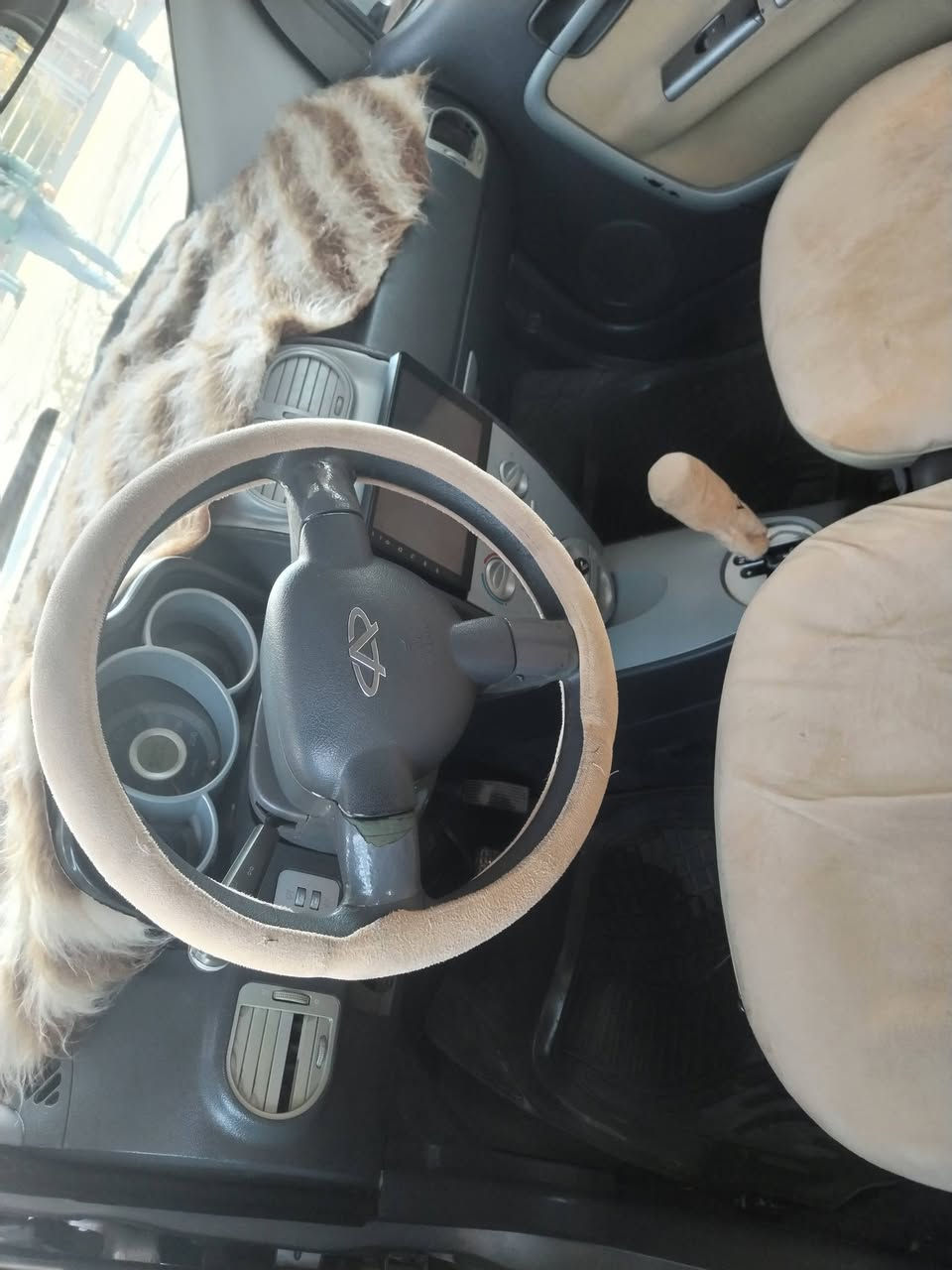 سلام عليكم
شيري اي وان  نظيفه حلوه وجاهزه من كلشي مكفوله ماعده شبر بارد
حدادية تبريد شرط
السعر 34وبيهه مجال
اتصال ***********
