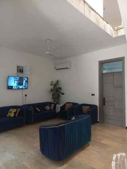 دار للبيع #طابو_صرف 
المساحة ١٢٥ متر واجهه ٦وربع نزال ٢٠
طابقين كامل ما عدا محجر الدرج
بناء حديث ٢٠٢٥
٤ غرف نوم واستقبال وصاله ومطبخ 
بغداد العبيدي الرئاسة شارع ٢٠ 
اول فرع موازي لشارع ٢٠
المنطقة الغير مبلطة قرب شارع ام البنين
السعر ١٦٥ مليون  
***********
