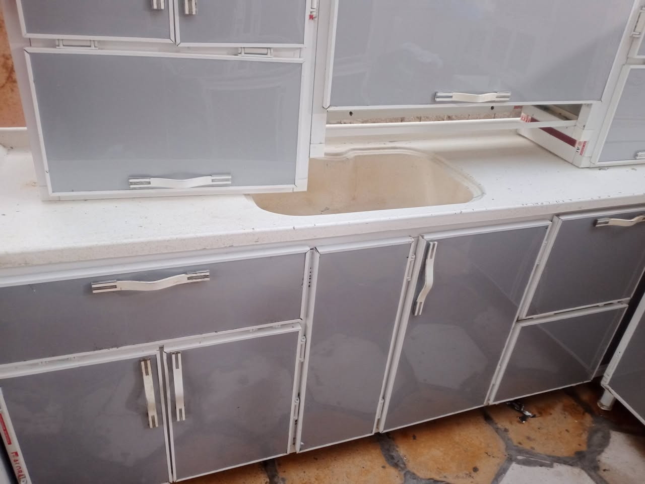 كاونتر4قطع قياس 3ونص لون رصاصي مستعمل سعر370عنوان جزيره يوجد توصيل***********
