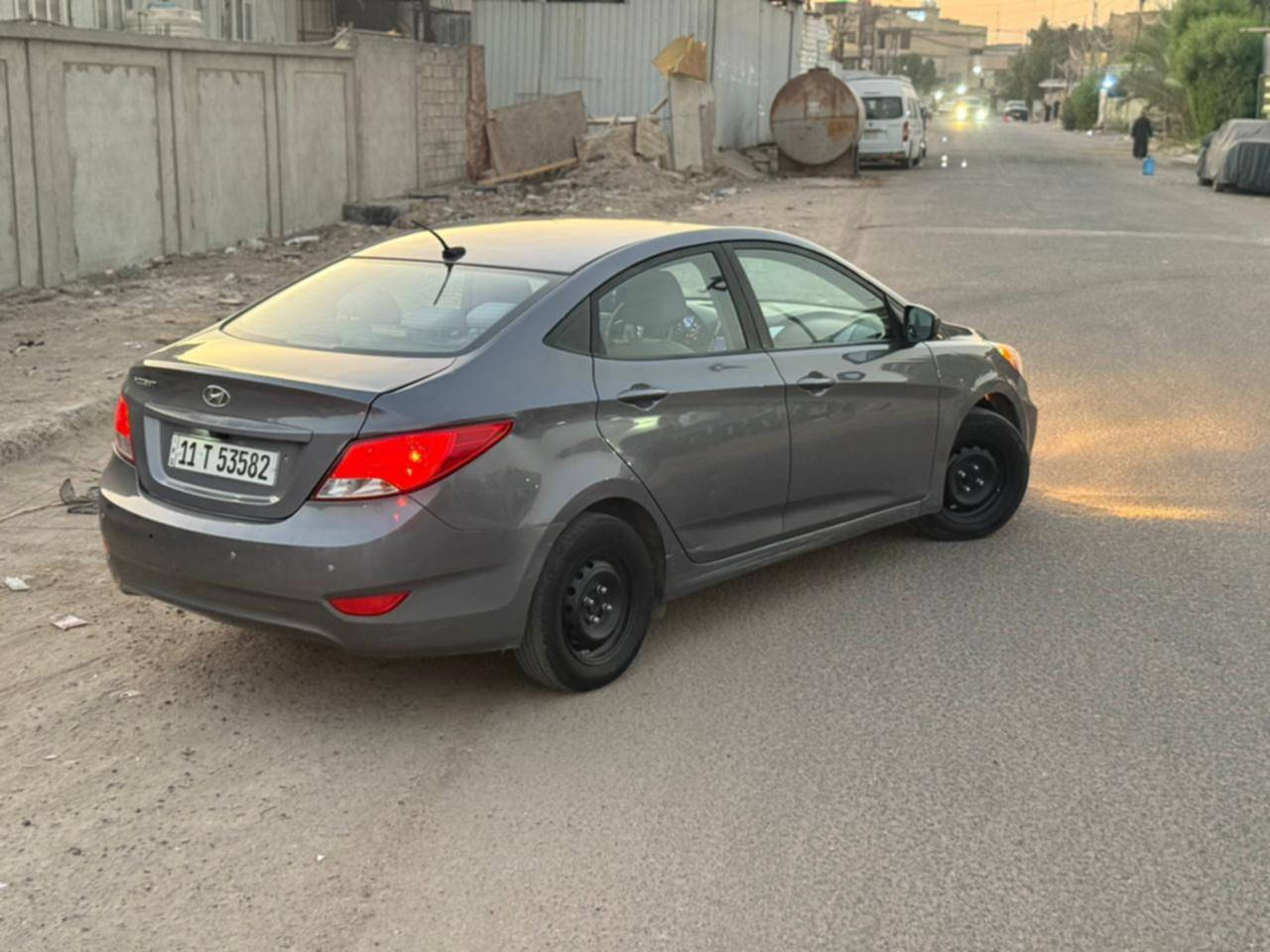 اكسنت 2017
امريكي حادث مثل ما موضح بالصوره والسونار 

محرك 1600 

حداية جديده

تخم تايرات جديد 

دوشمه جديد

ادامه جديده

شاشة وكاميرا خلفيه جديد 

محرك كير خير من الله 

رقم بغداد انكليزي

السعر 100 

مكان بسمايا

استفسار ‭***********
ابيع تحويل ثاني يوم بدون وكاله
