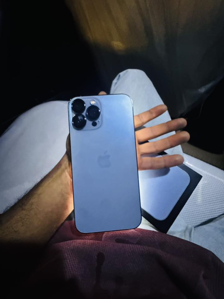 السلام عليكم ايفون 13برو ماكس مبدل شاشه /بطاريه 74 امريكي سعر 500وبيه مجال عنوان النجف كوفه 🩶 رقم لهاتف /***********
